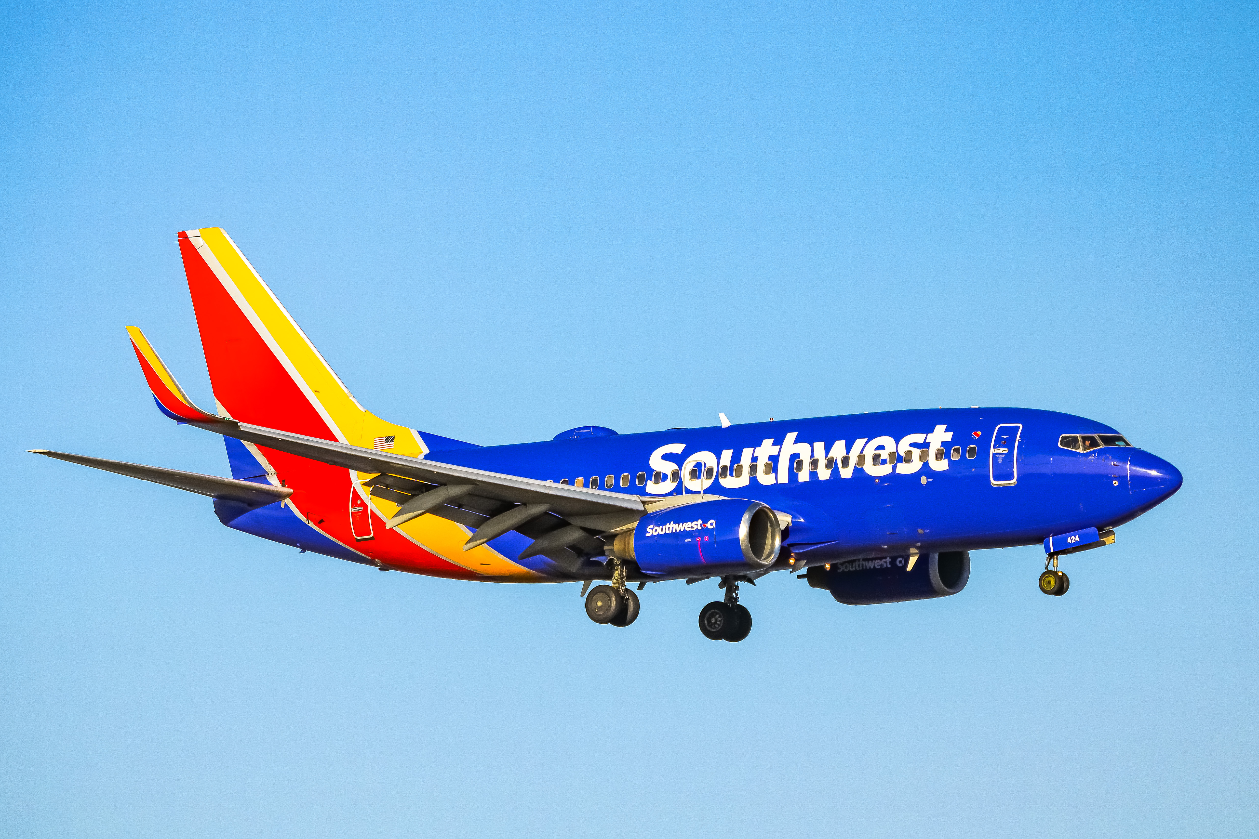 Full size: Southwest Airlines Boeing 737-700 N424WN at Orlando International Airport
