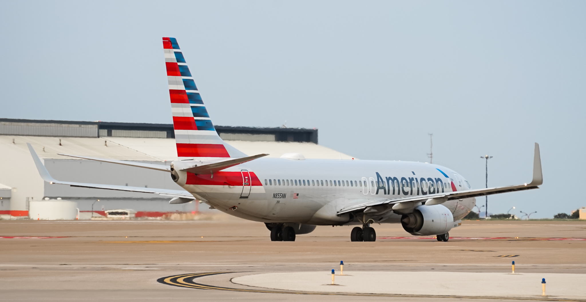 Full size: American Airlines Boeing 737-800 N855NN at Dallas-Fort Worth International Airport