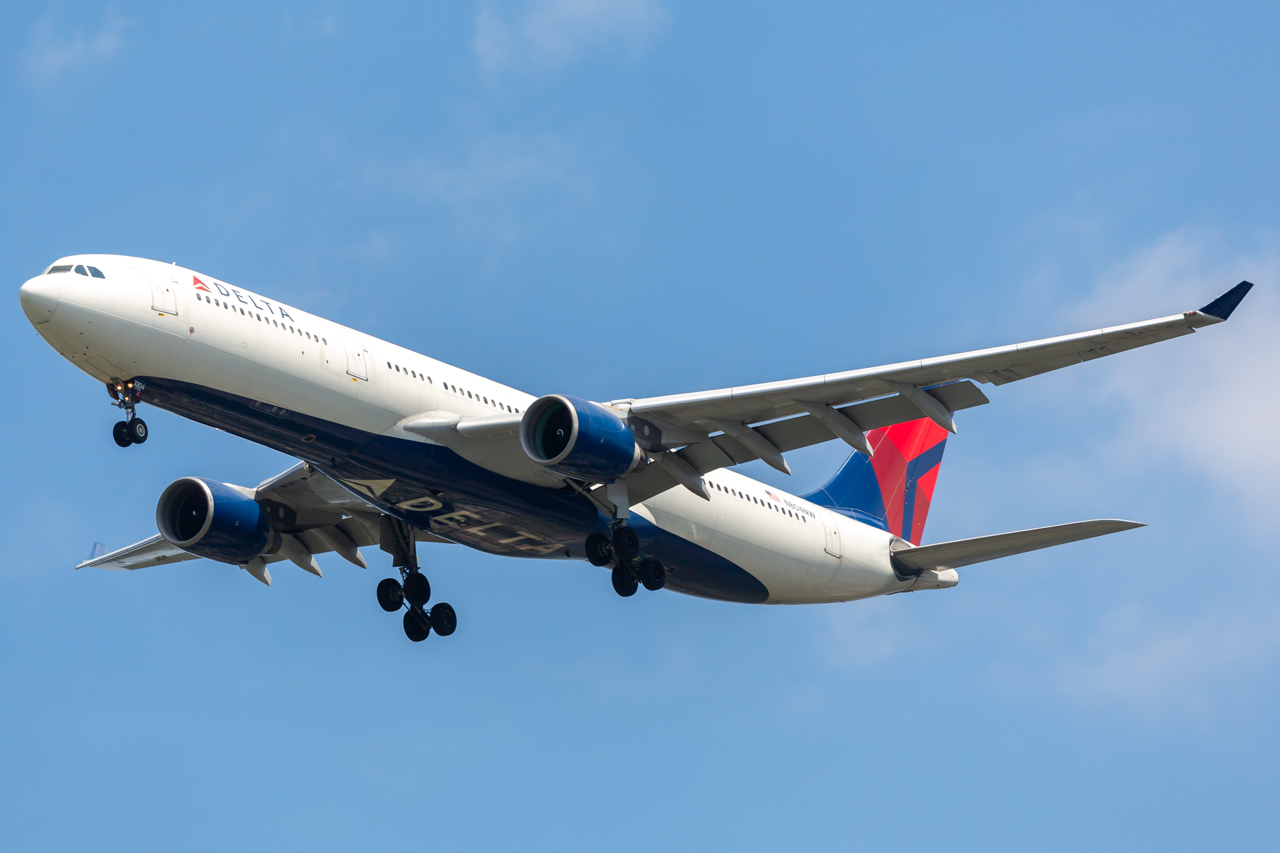 Full size: Delta Airlines Airbus A330-300 N804NW at John F. Kennedy International Airport