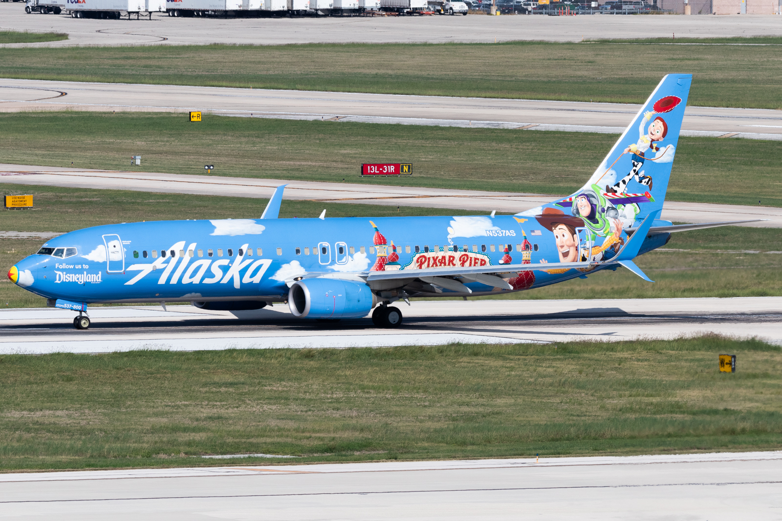 Full size: Alaska Airlines Boeing 737-800 N537AS at San Antonio International Airport