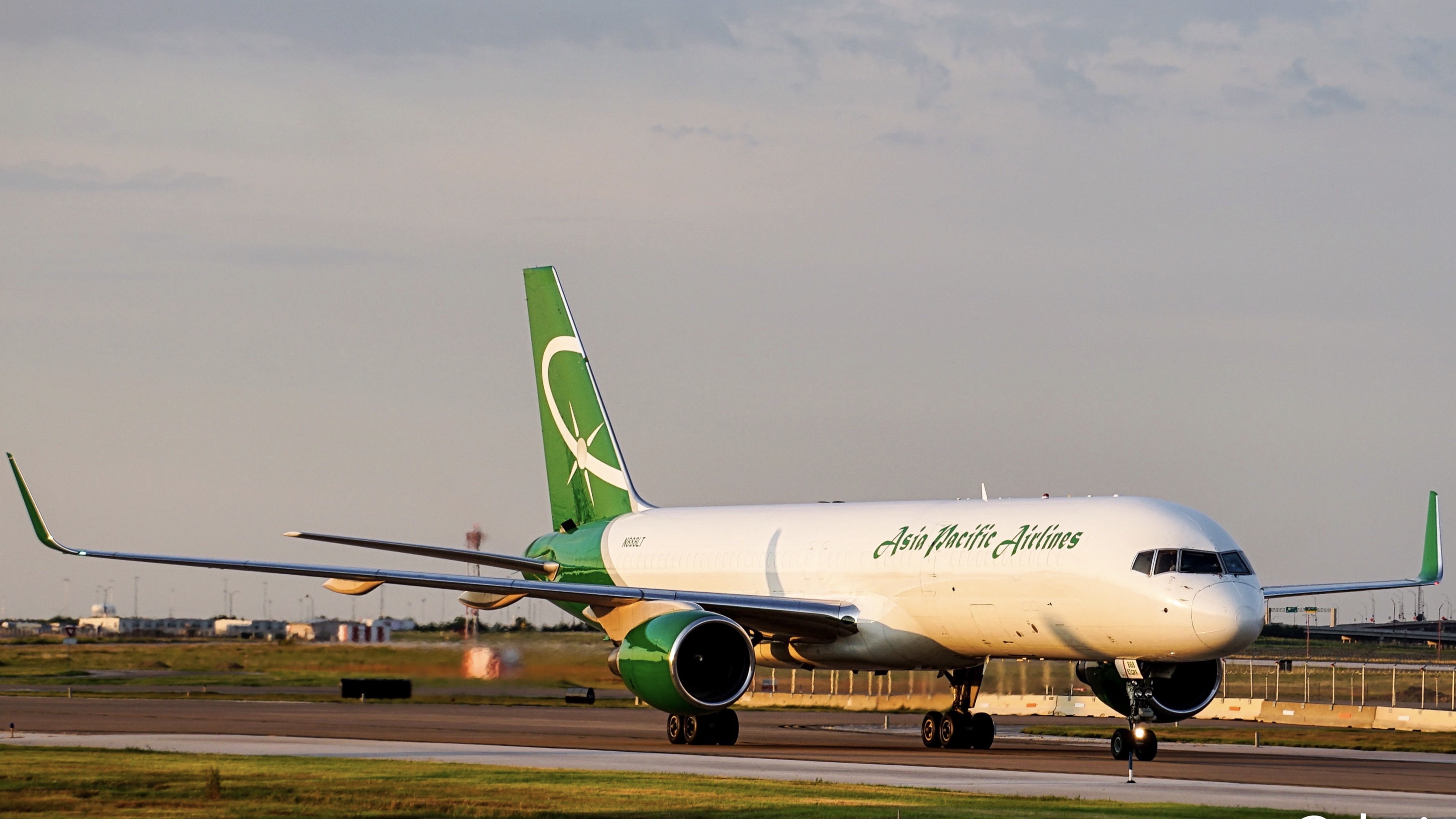 Full size: Asia Pacific Airlines Boeing 757-200 N888LT  at Dallas-Fort Worth International Airport
