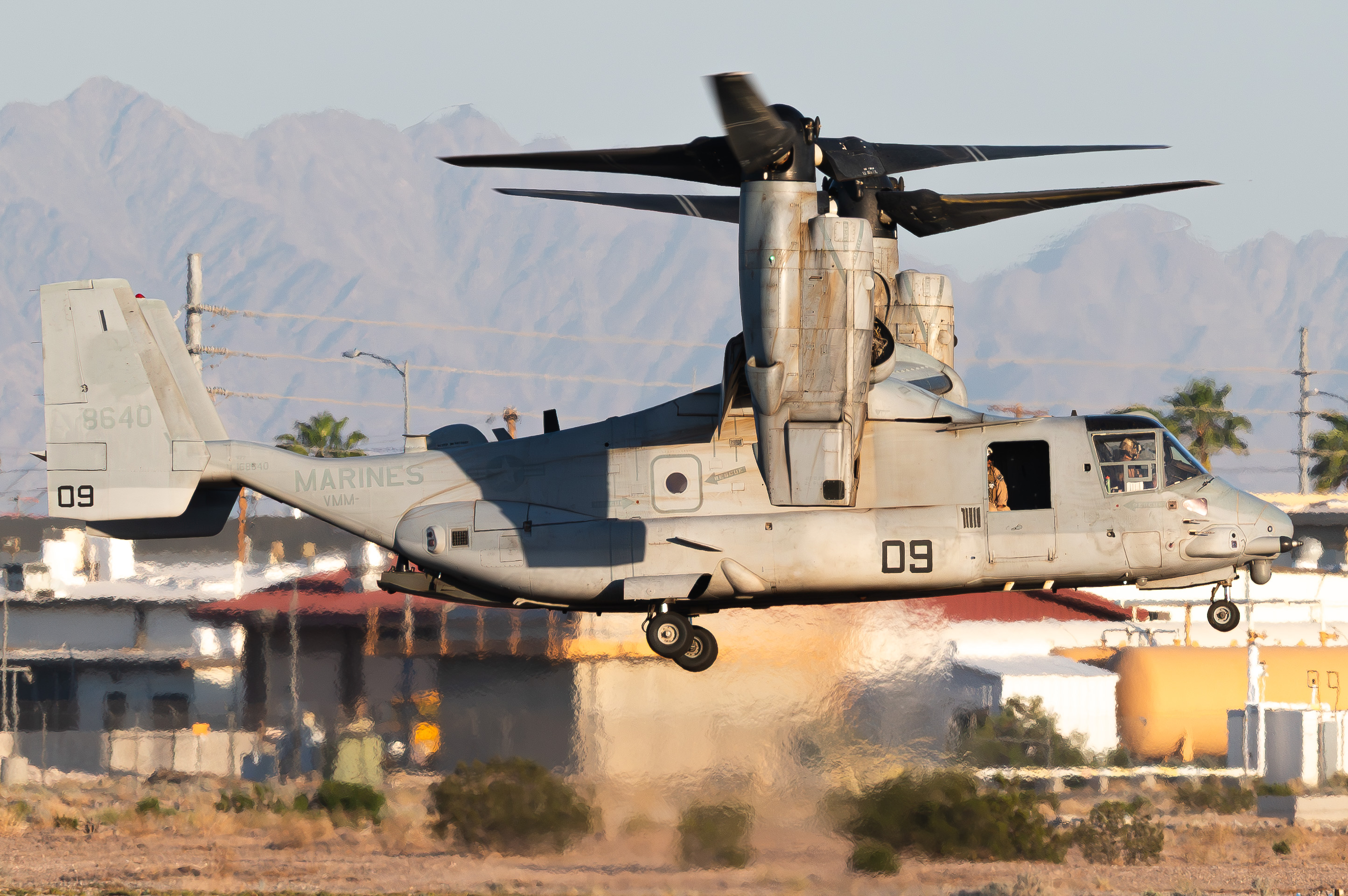 Full size: USMC - United States Marine Corp Bell Boeing MV-22B Osprey 168640 at 