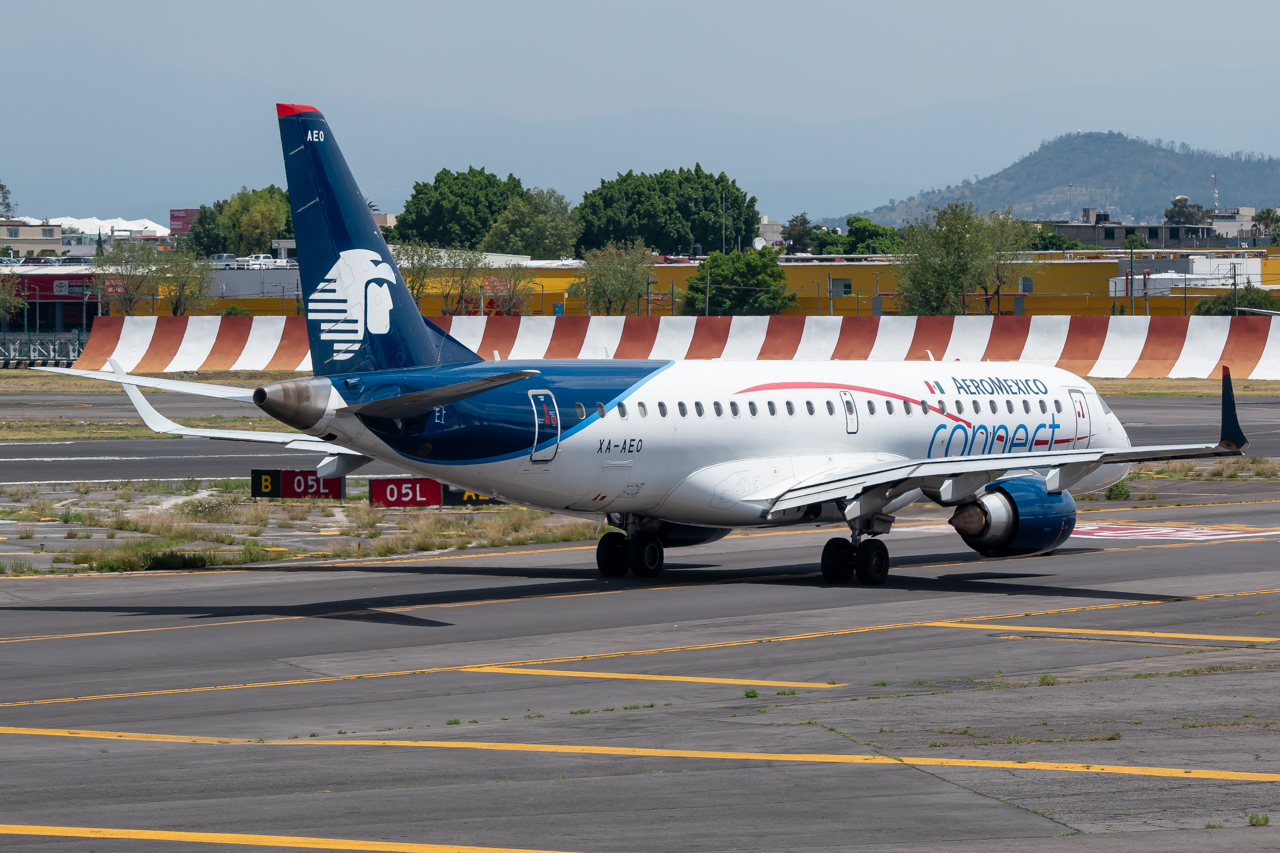 Full size: Aeromexico Connect  Embraer E190 XA-AEO at Mexico City International Airport