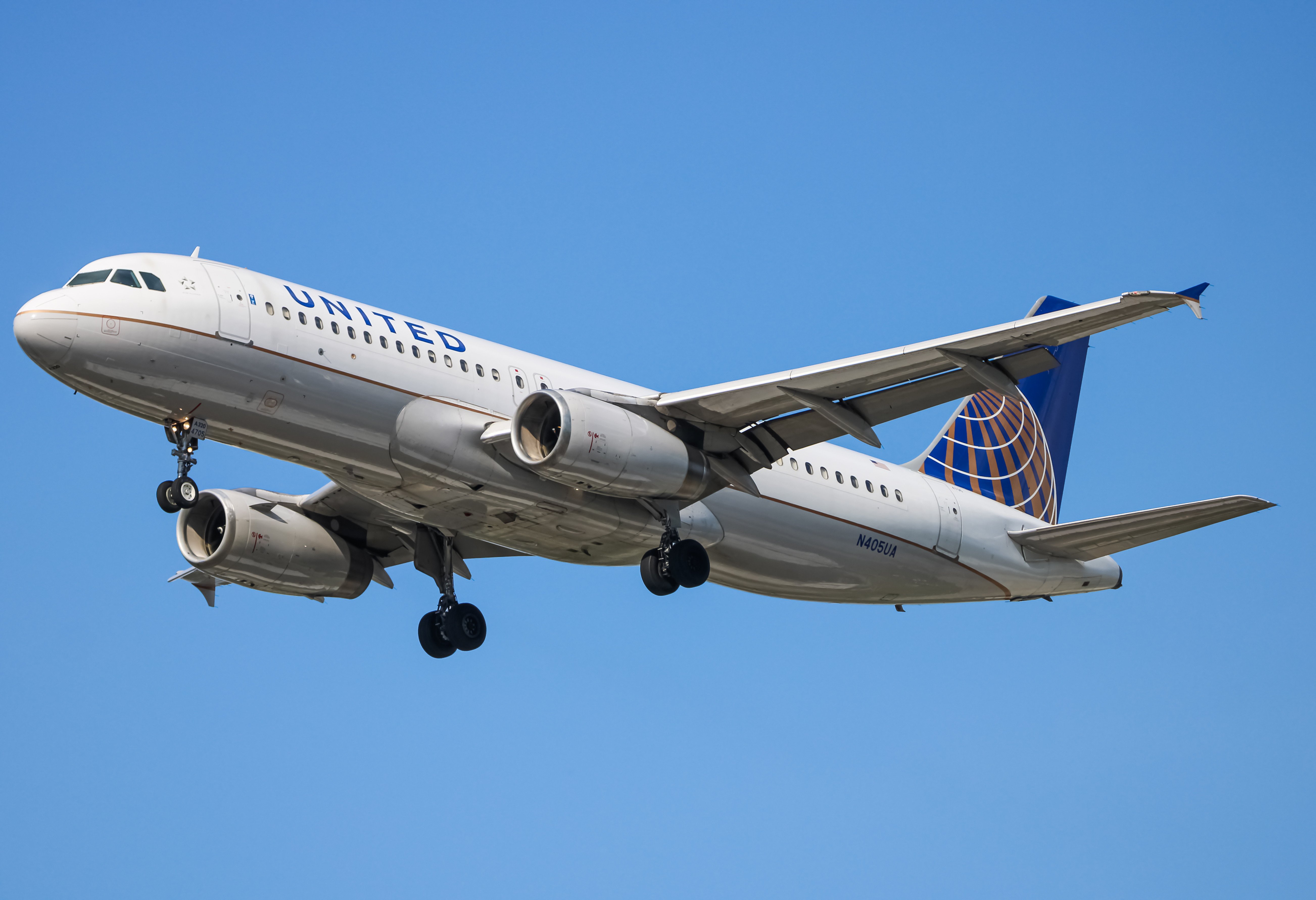 Full size: United Airlines Airbus A320 N405UA at Baltimore/Washington International Thurgood Marshall Airport