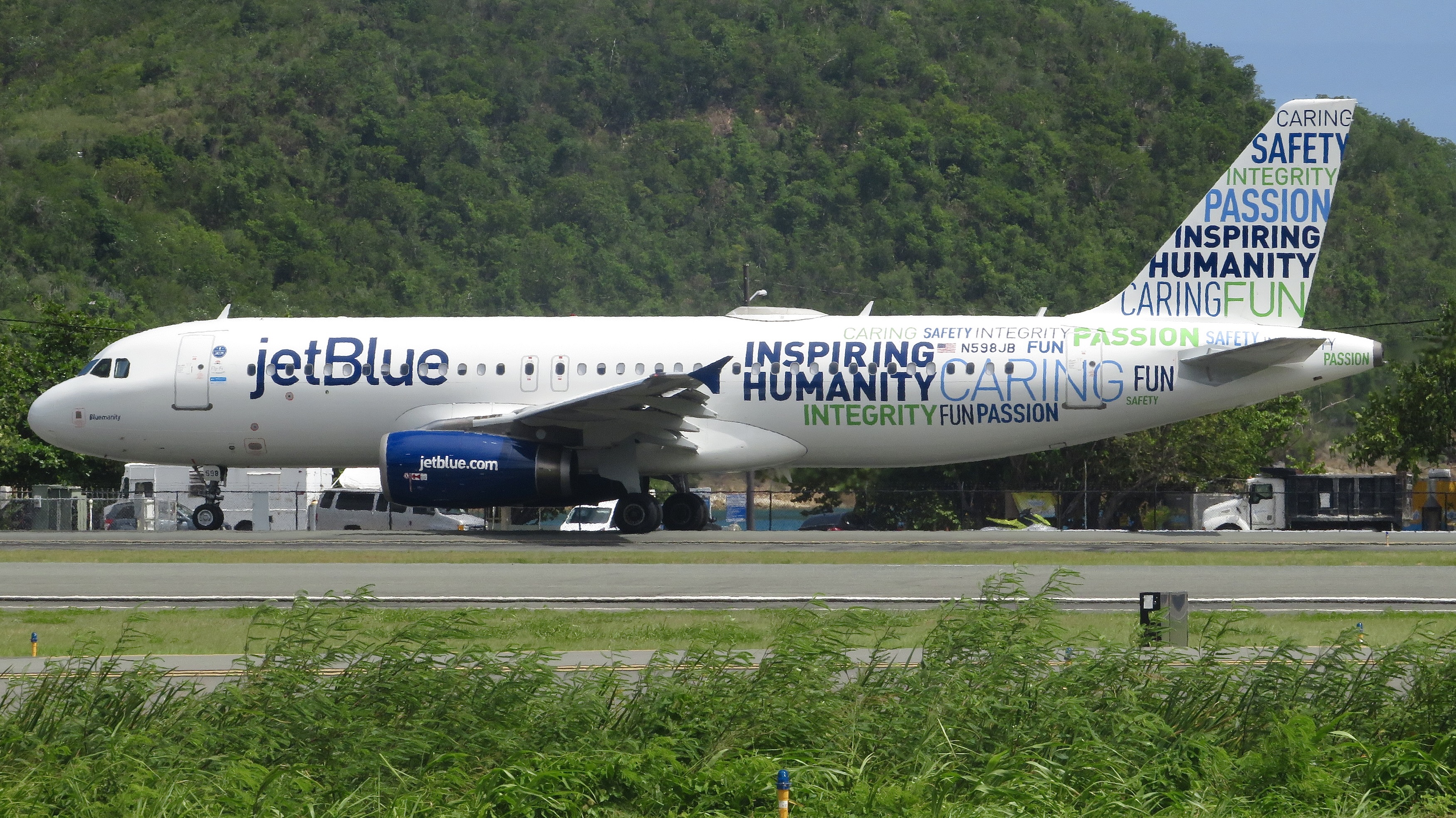 Full size: JetBlue Airways Airbus A320 N598JB at St. Thomas Cyril E. King Airport