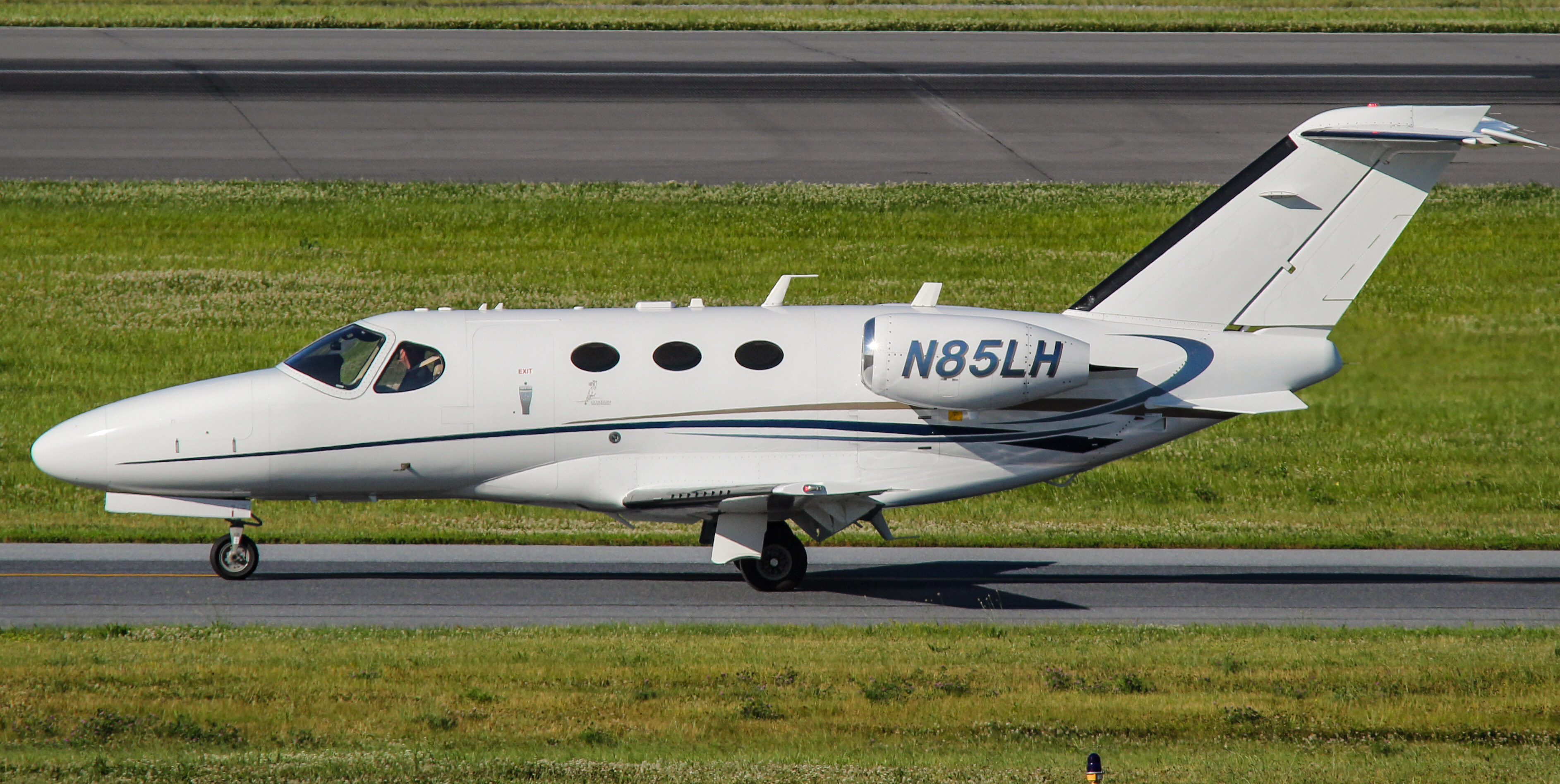 Full size: PRIVATE Cessna Citation Mustang  N85LH at Harrisburg International Airport