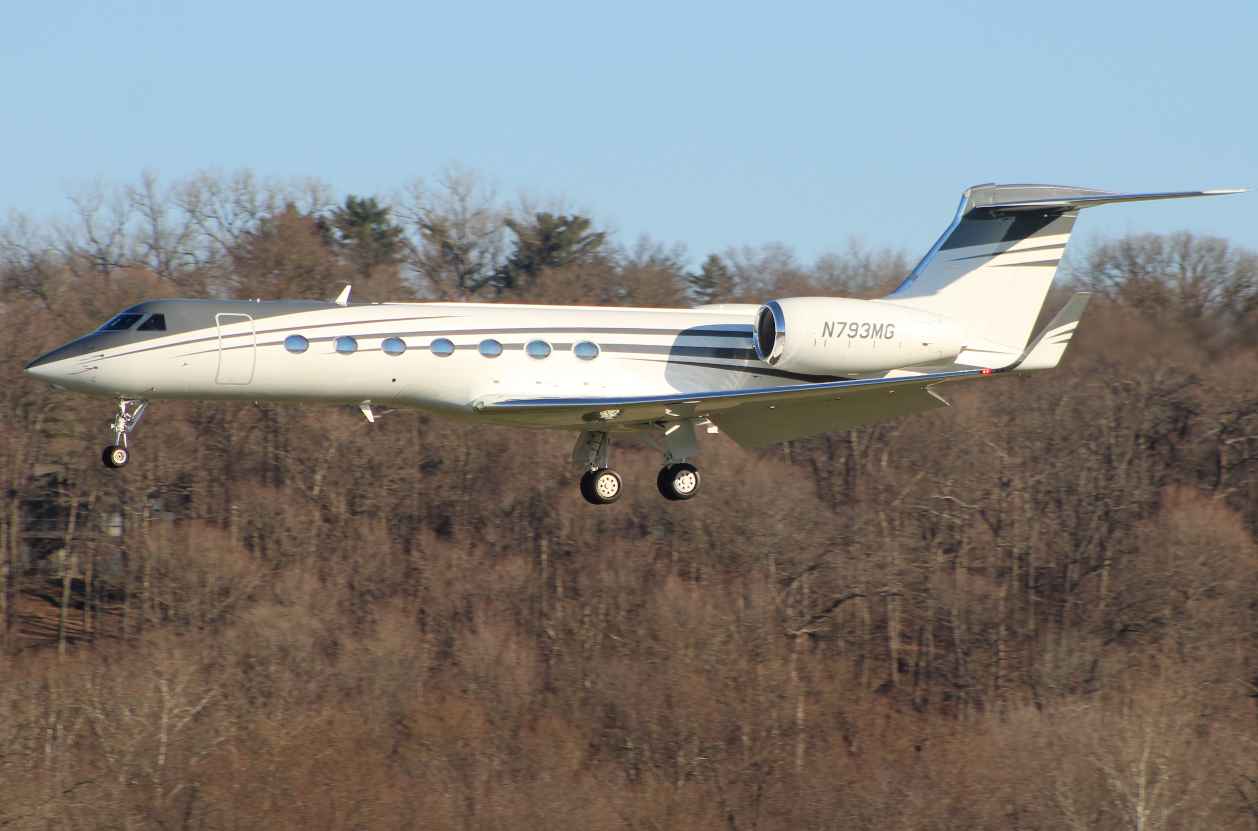 Full size: PRIVATE Gulfstream G550 N793MG at Cincinnati Municipal Airport/Lunken Field