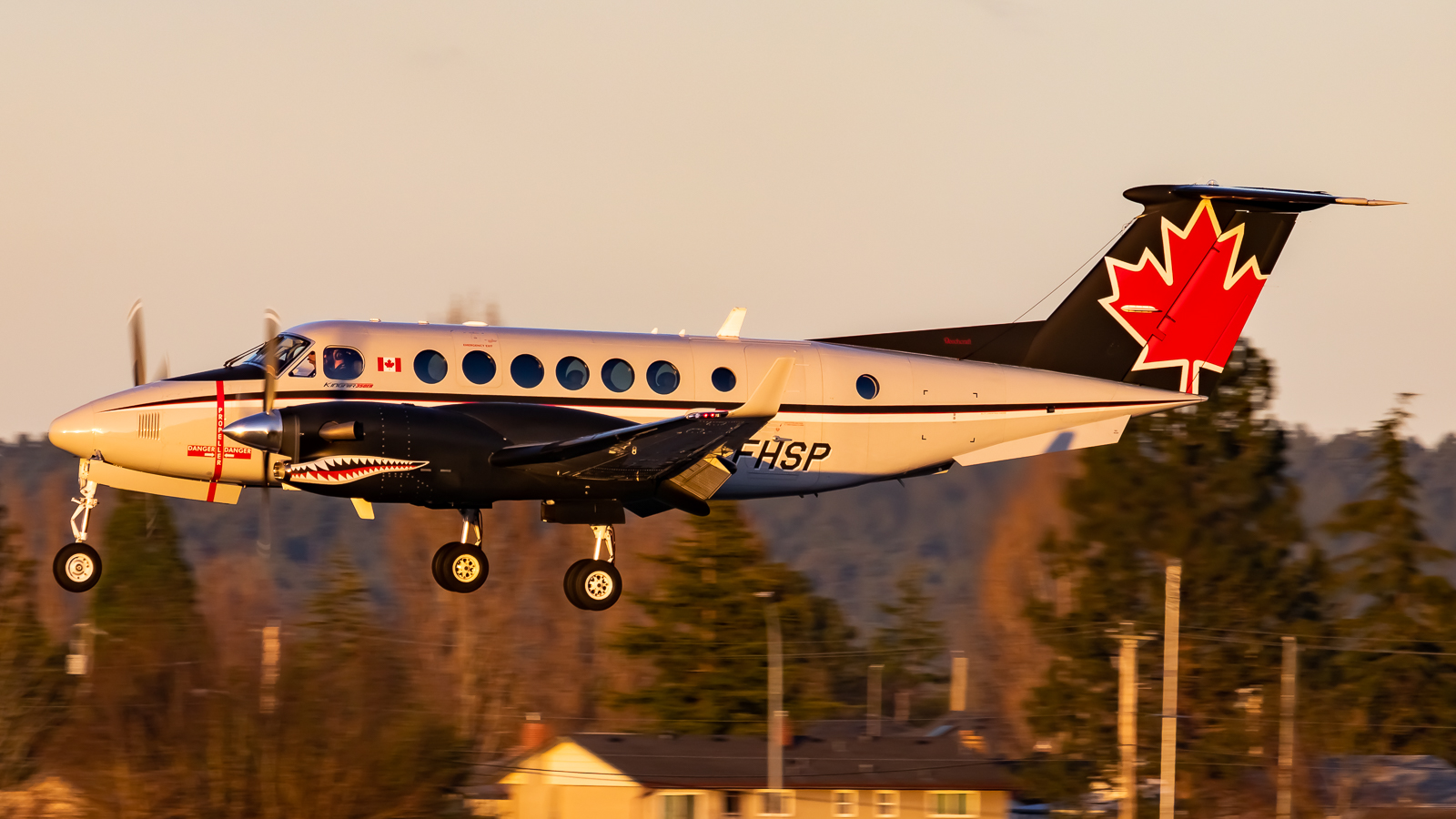 Full size: PRIVATE Beechcraft King Air 350 C-FHSP at Victoria International Airport