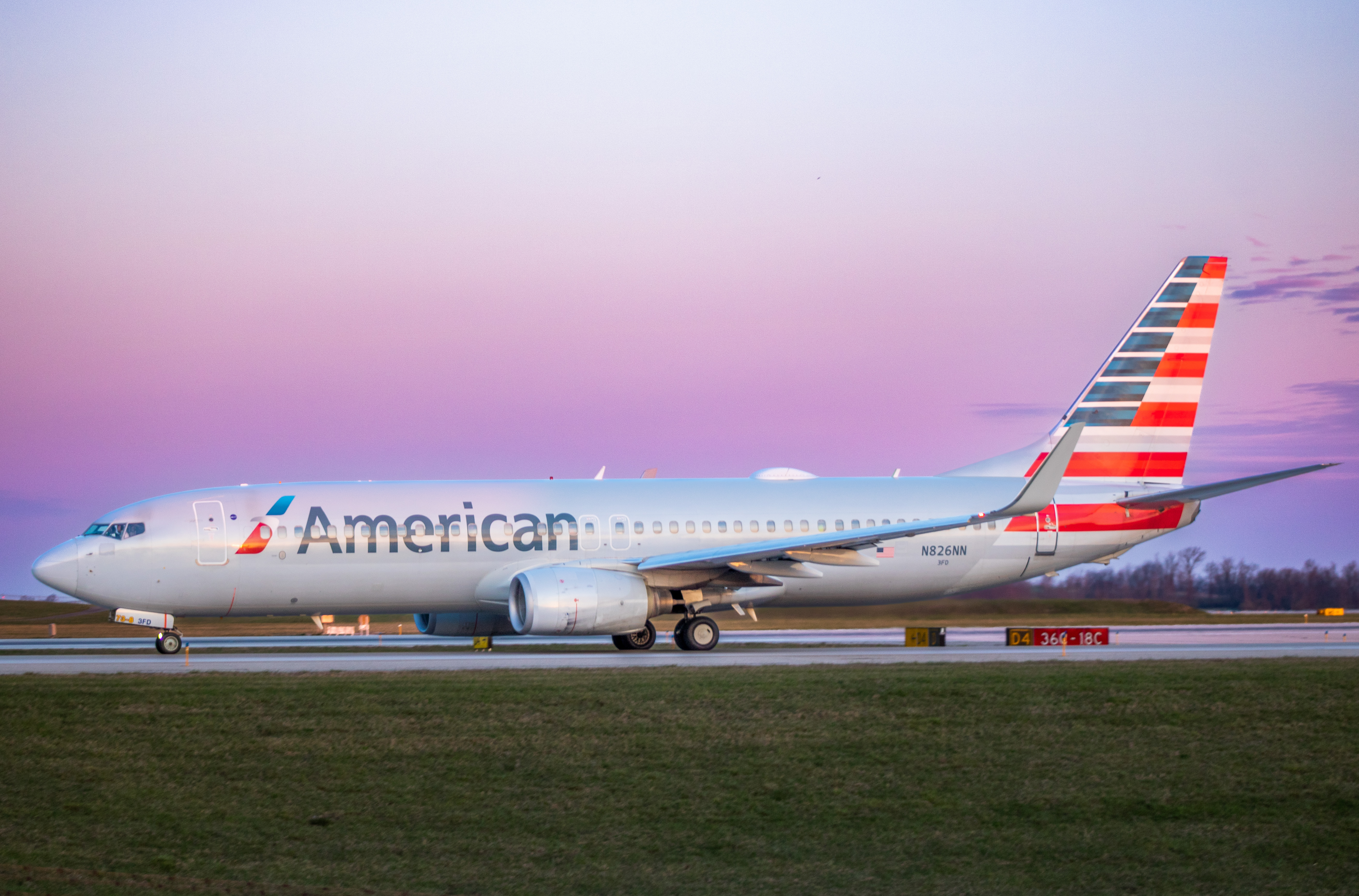 Full size: American Airlines Boeing 737-800 N826NN at Cincinnati/Northern Kentucky International Airport