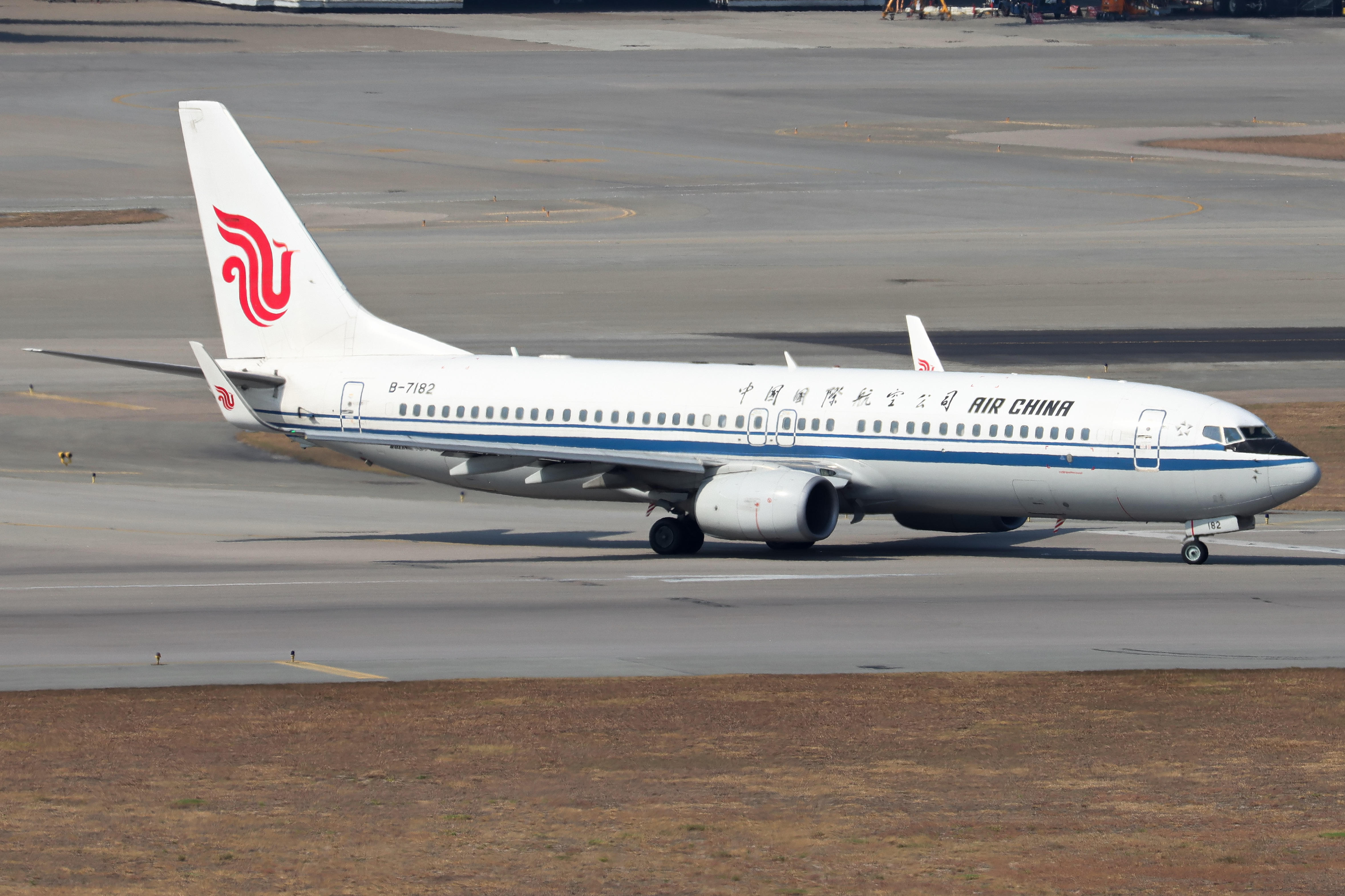 Full size: Air China Boeing 737-800 B-7182 at Hong Kong International Airport