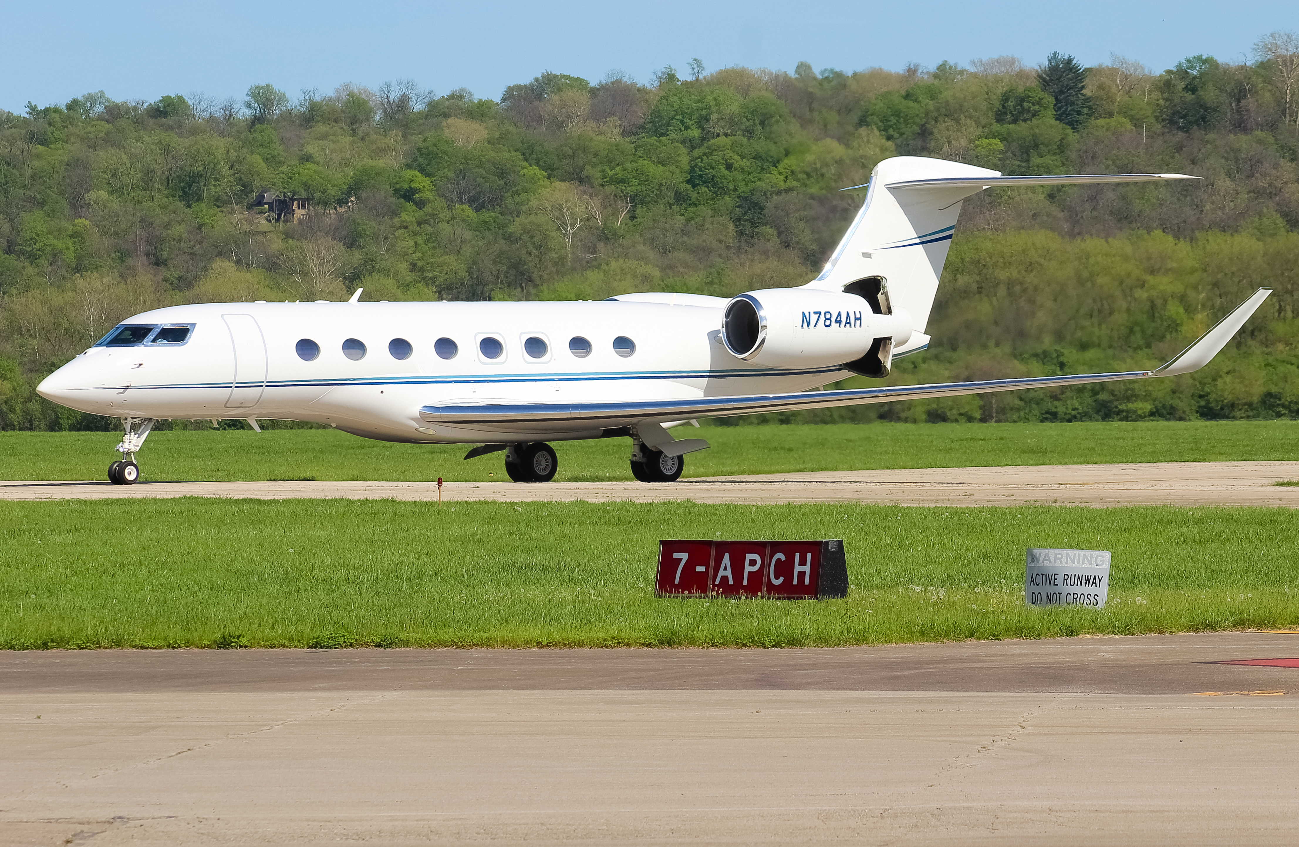 Full size: PRIVATE  Gulfstream G650 N784AH at Cincinnati Municipal Airport/Lunken Field