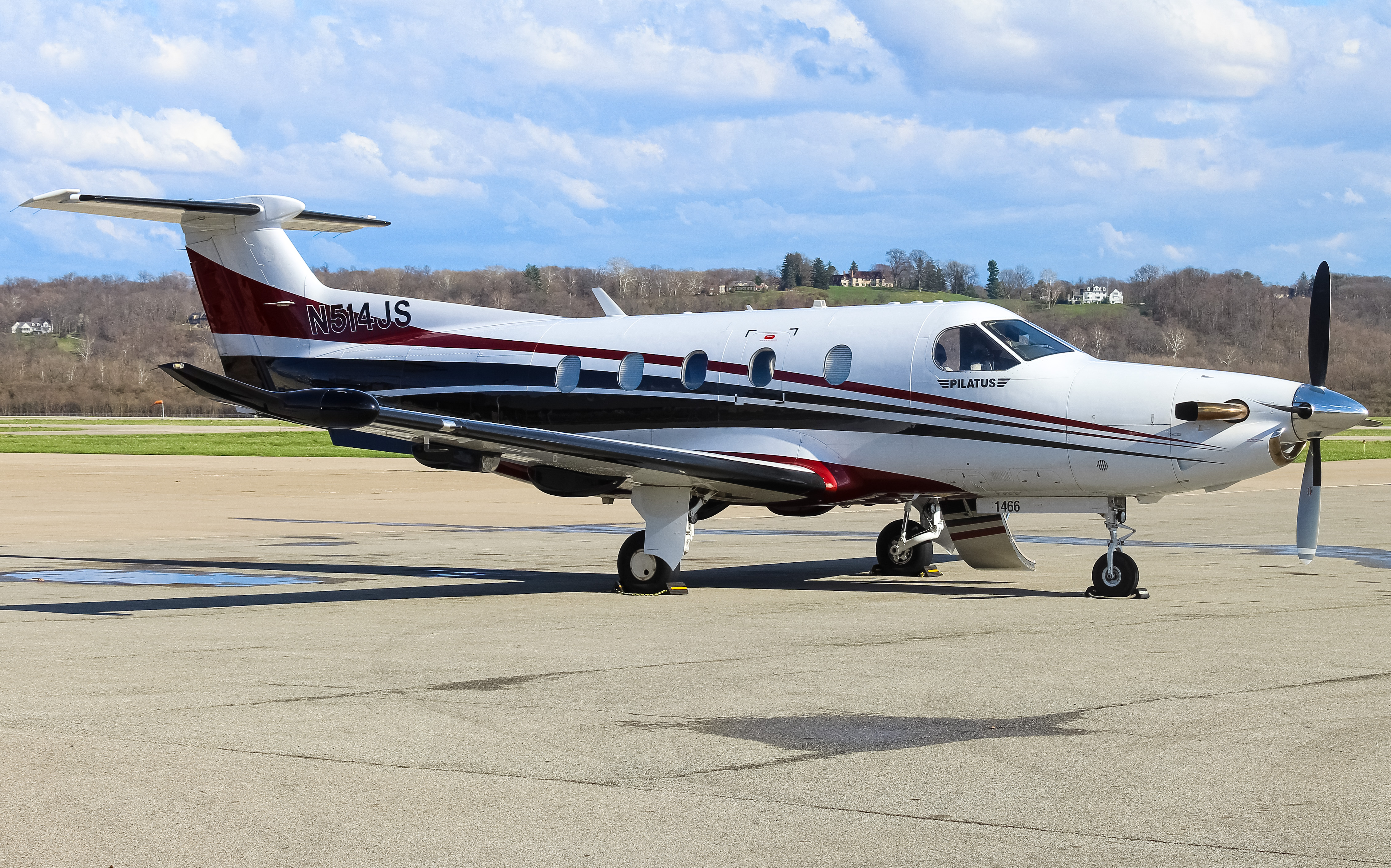 Full size: PRIVATE  Pilatus PC-12 N514JS at Cincinnati Municipal Airport/Lunken Field