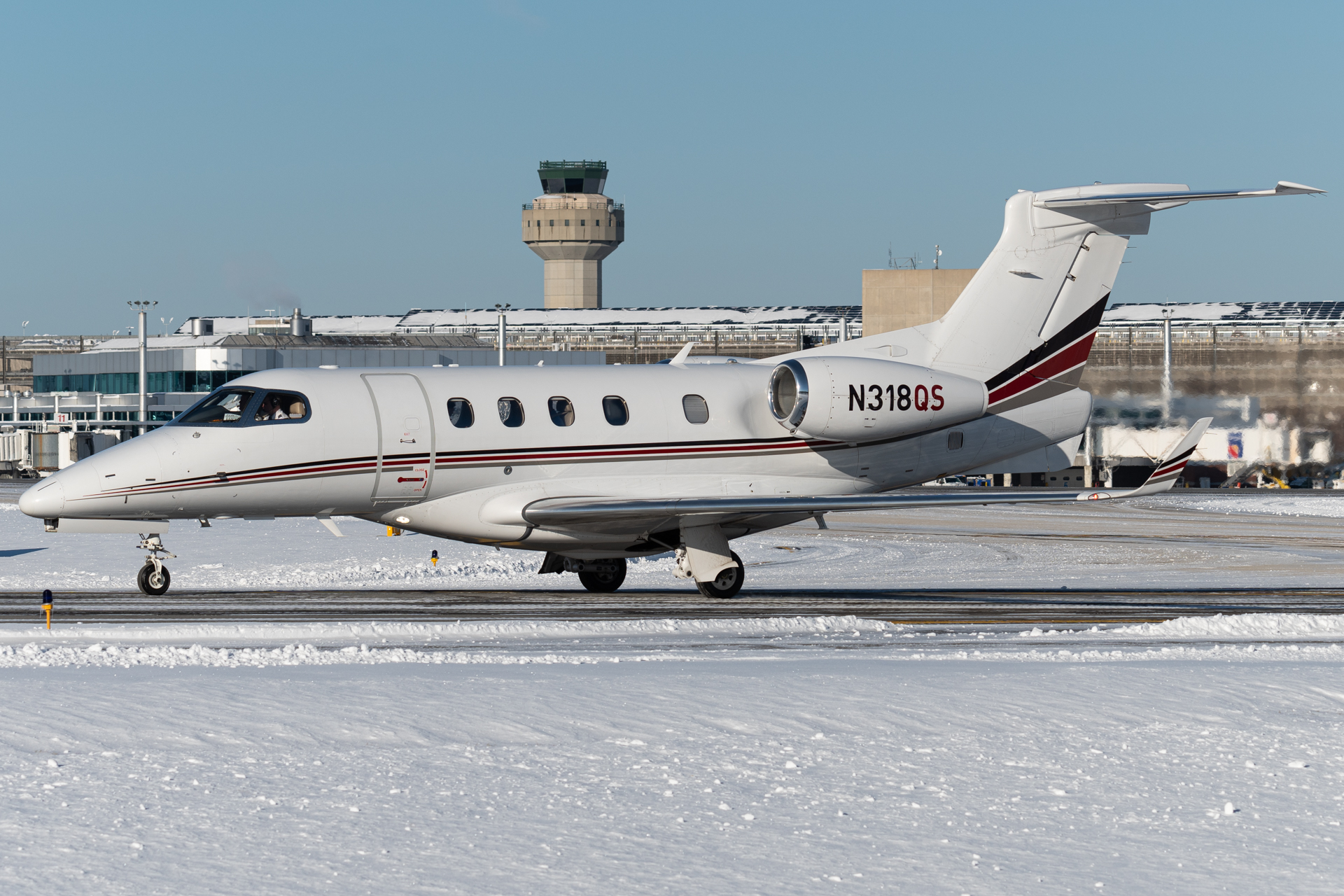 Full size: NetJets Embraer 505 Phenom  N318QS at Manchester Airport