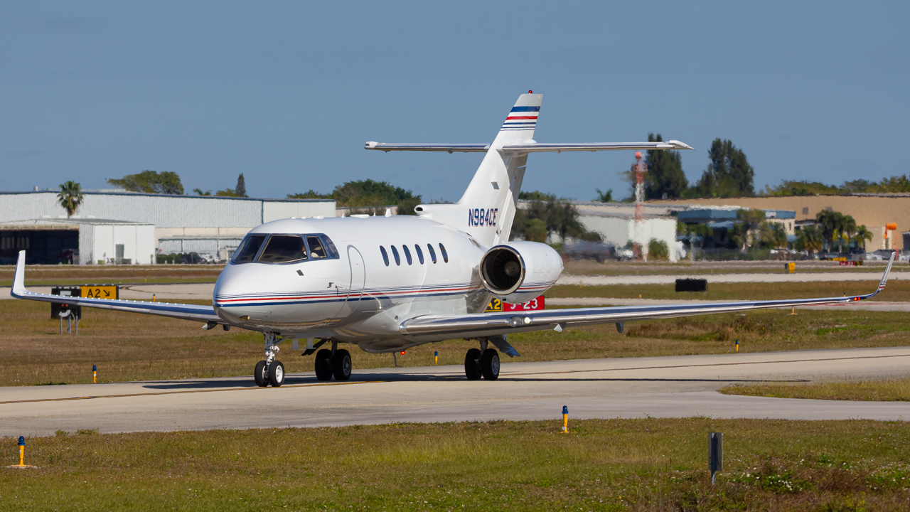Full size: PRIVATE Hawker Beechcraft 800XP N984CE at Naples Municipal Airport