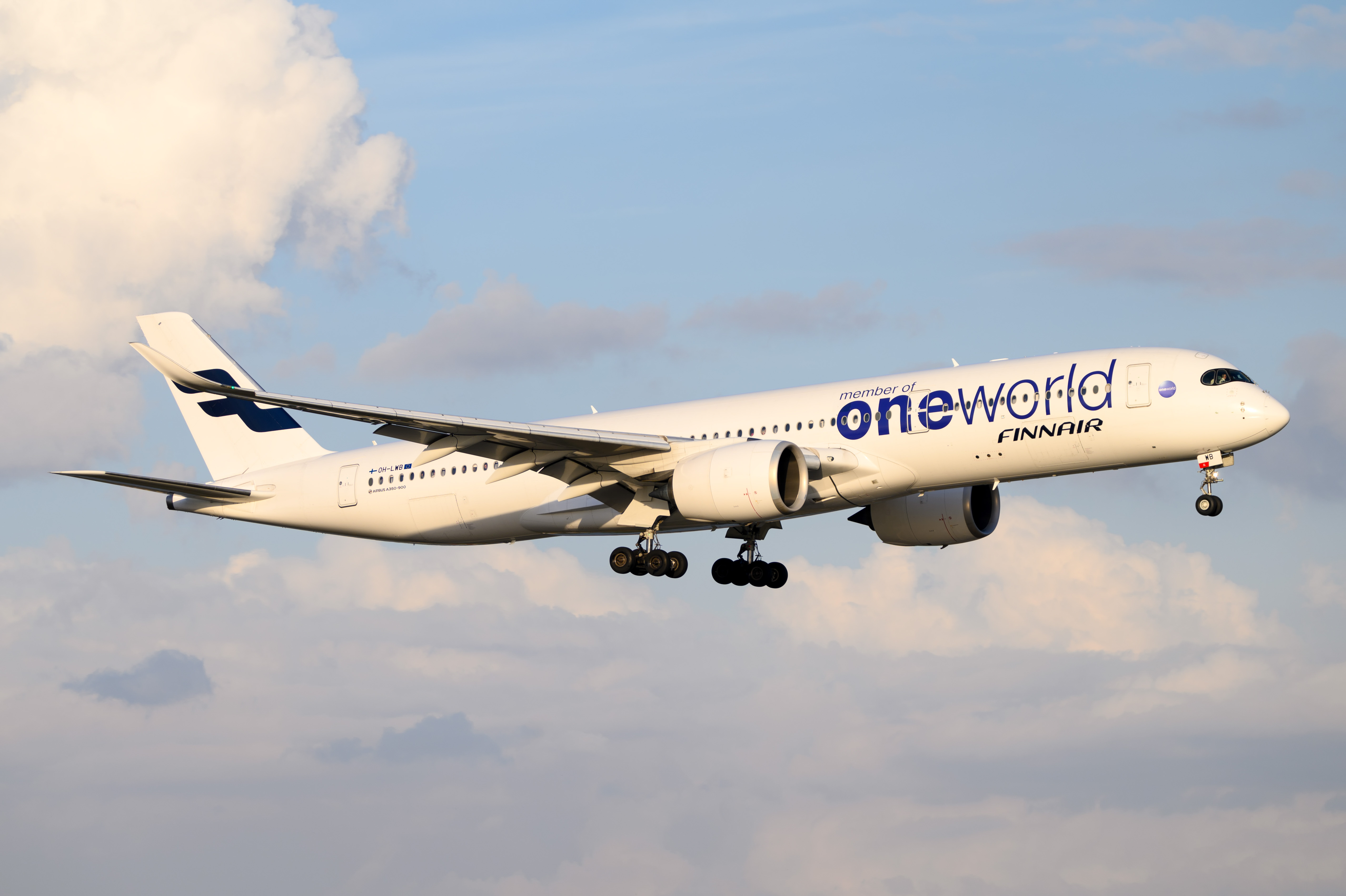Full size: Finnair Airbus A350-900 OH-LWB at Orlando International Airport