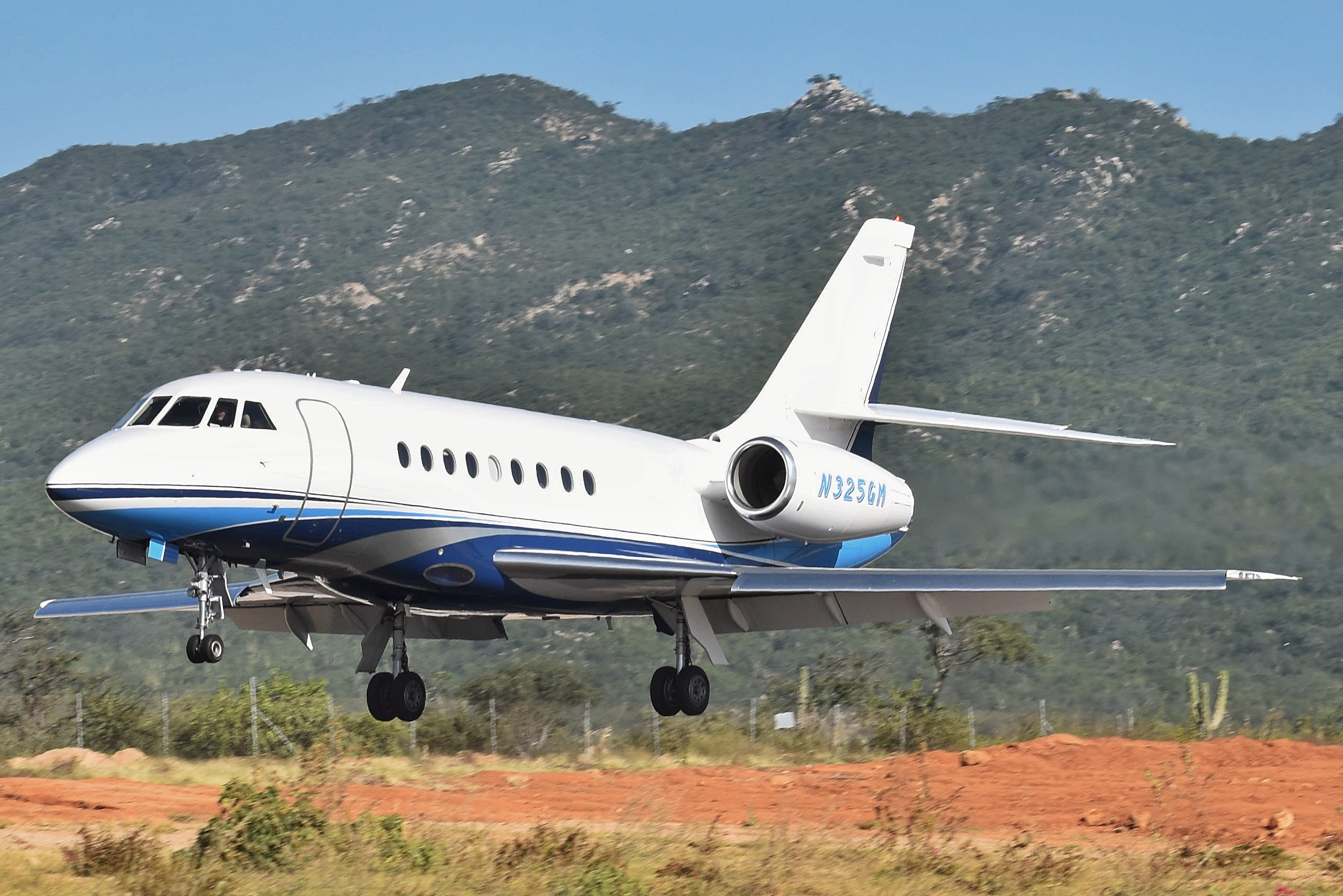 Full size: PRIVATE Dassault Falcon 200 N325GM at Aeropuerto de Cabo San Lucas Internacional