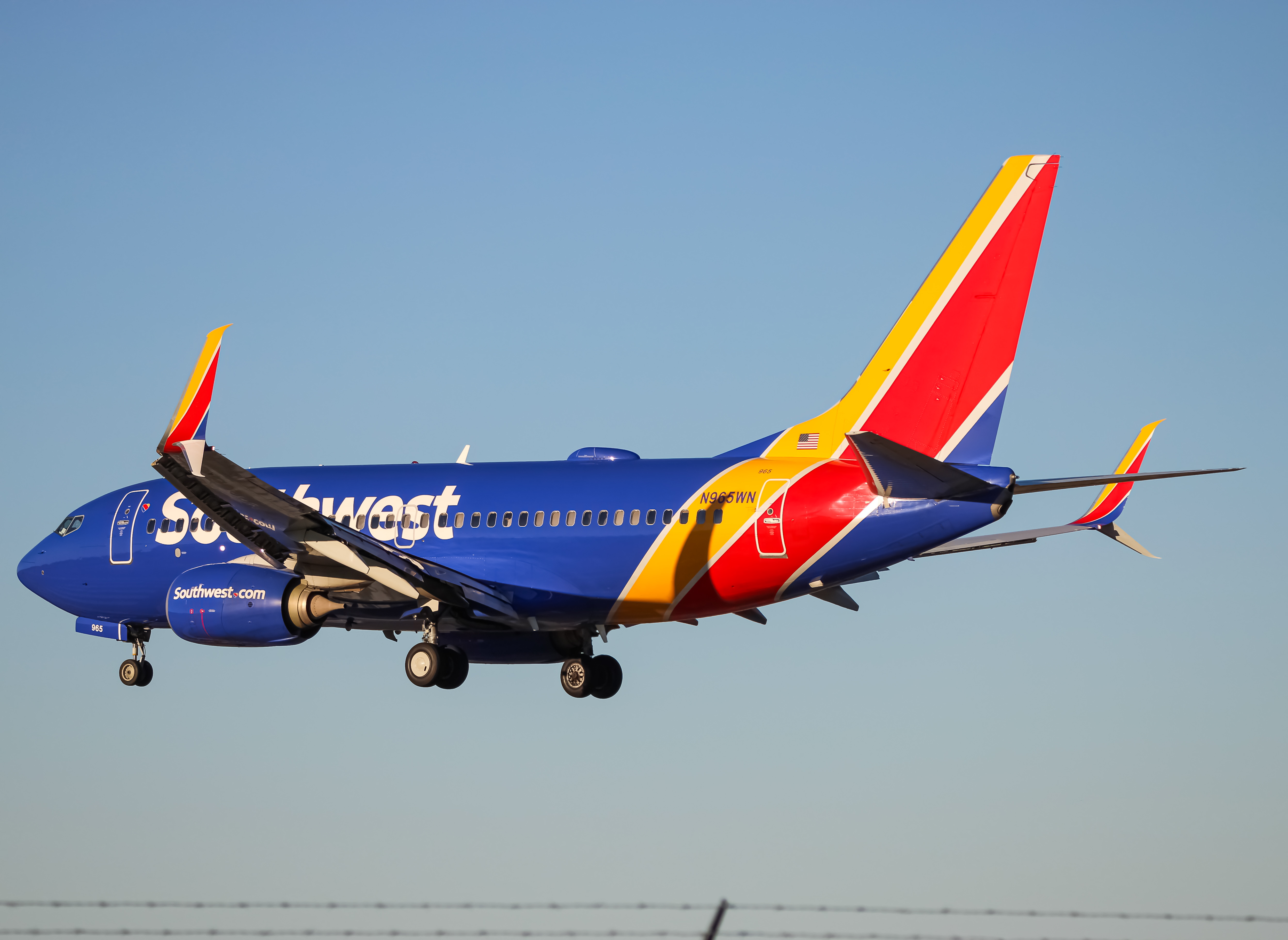 Full size: Southwest Airlines Boeing 737-700 N965WN at Baltimore/Washington International Thurgood Marshall Airport