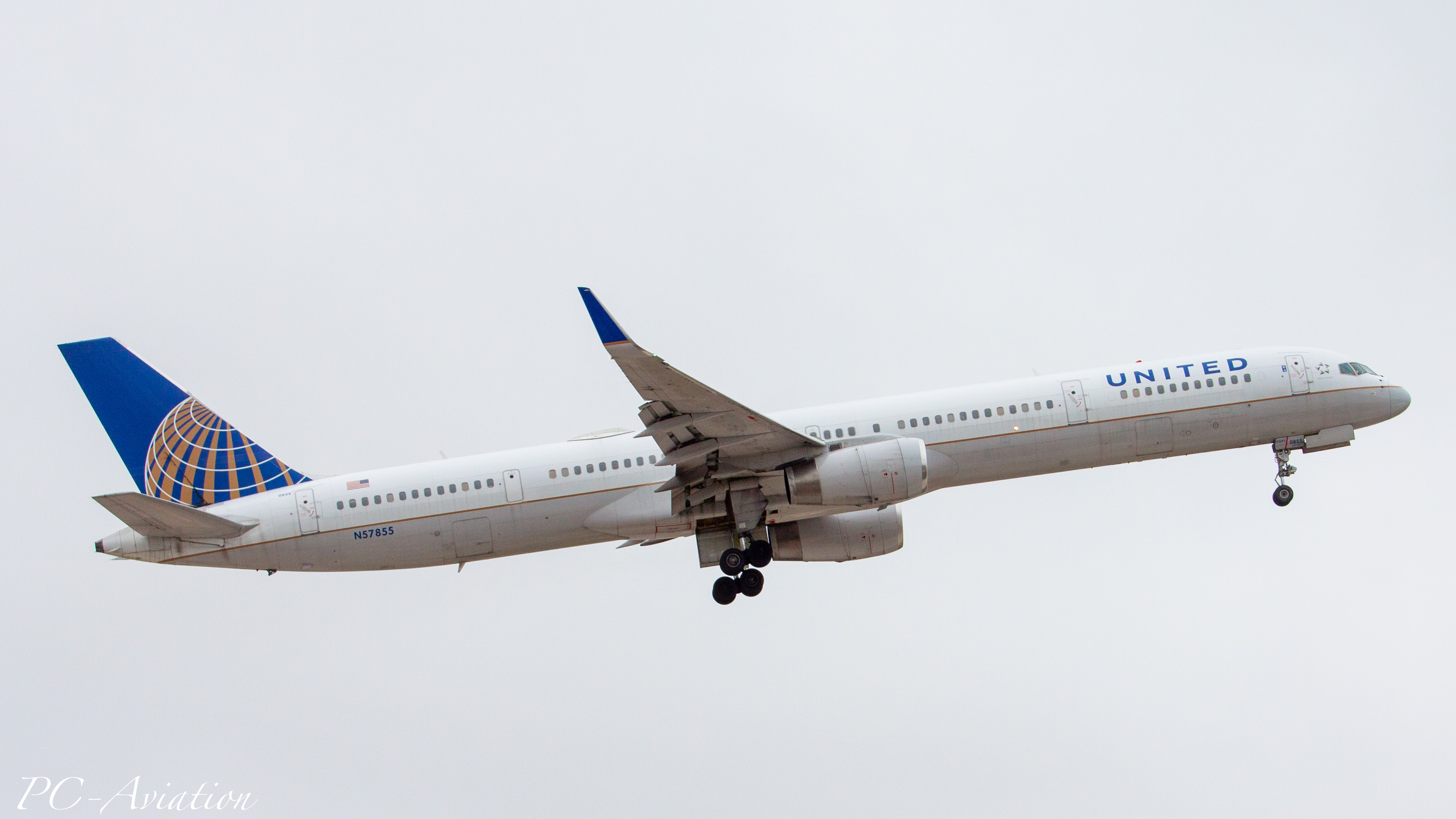 Full size: United Airlines Boeing 757-300 N57855 at Houston-George Bush Intercontinental Airport