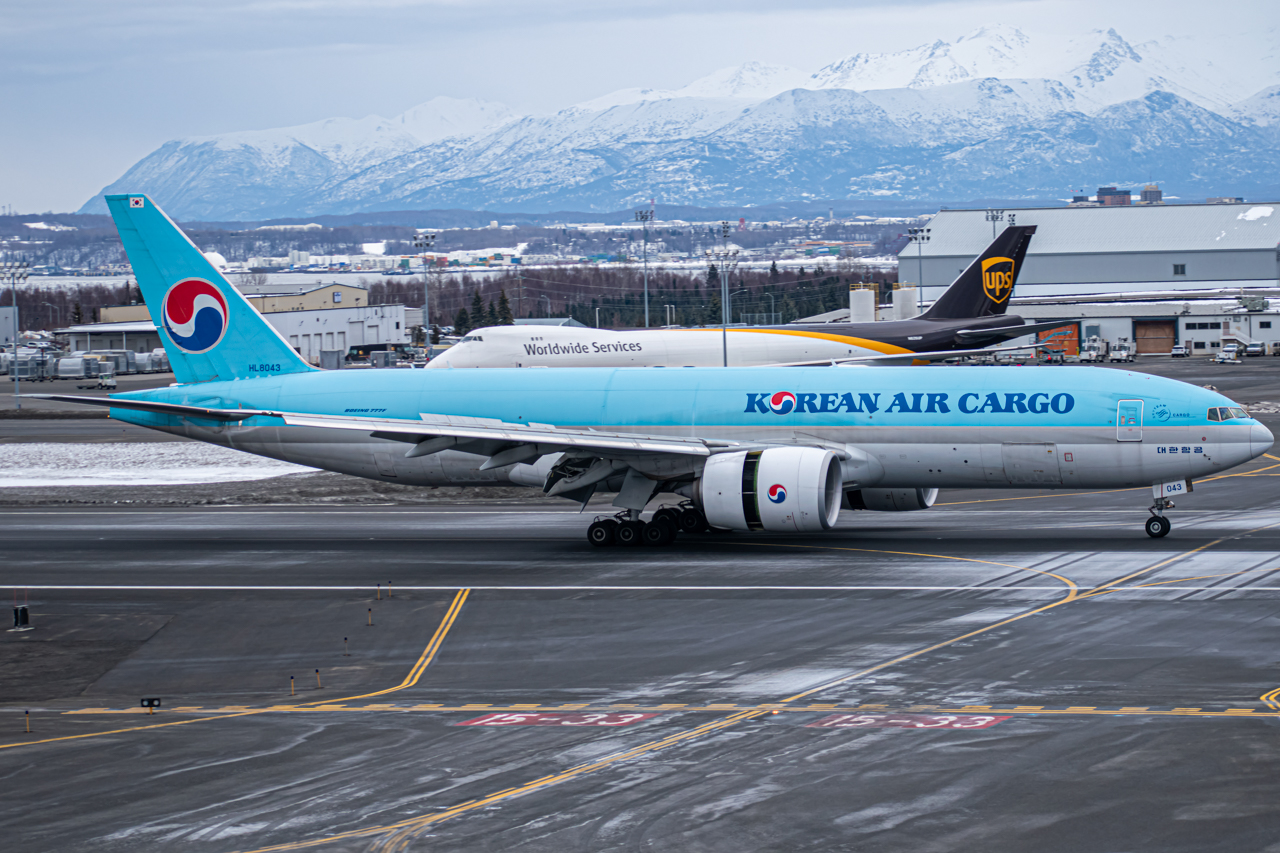 Full size: Korean Air Cargo Boeing 777-F HL8043 at Anchorage Ted Stevens International Airport