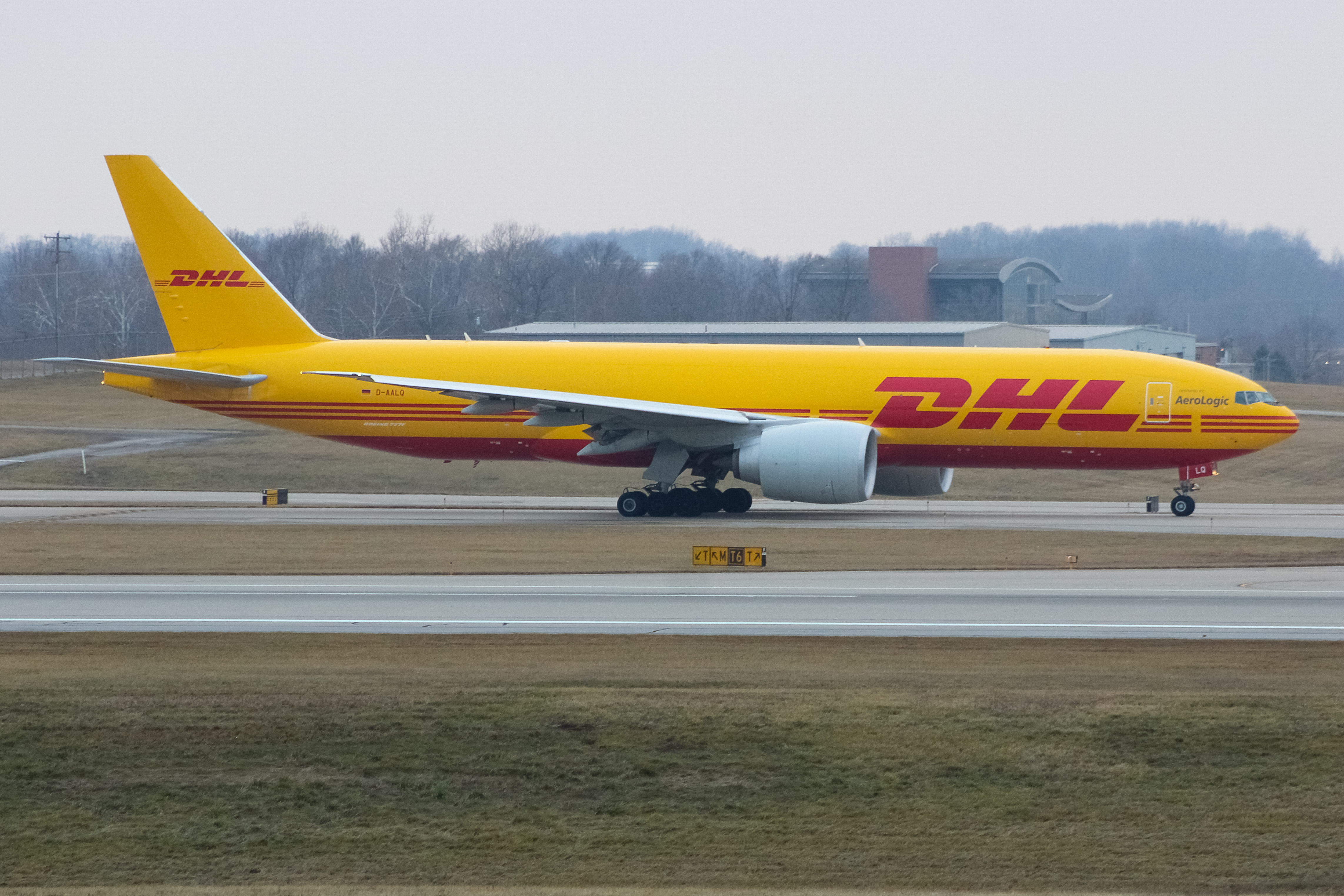 Full size: DHL Boeing 777-F D-AALQ at Cincinnati/Northern Kentucky International Airport