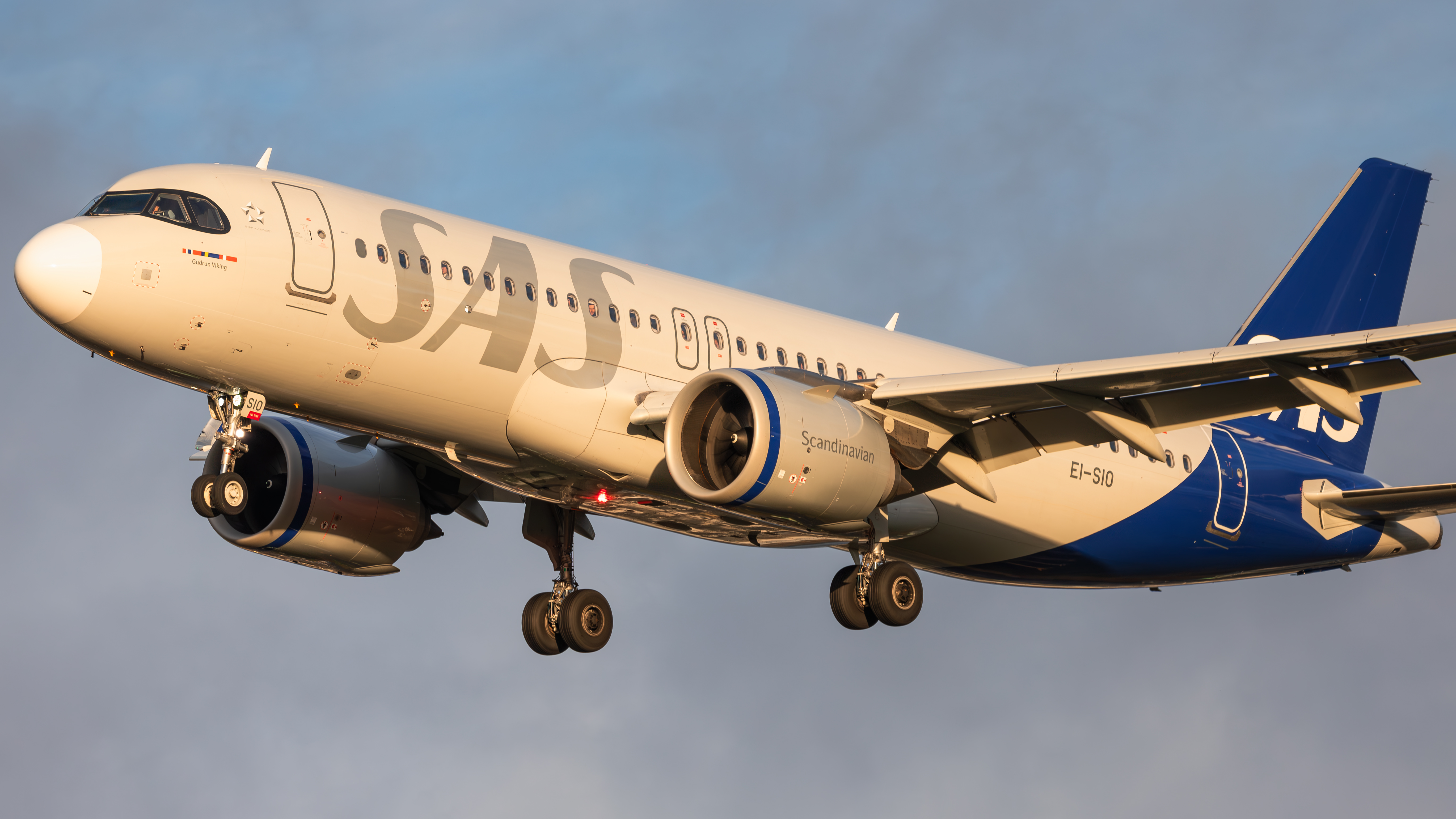Full size: Scandinavian Airlines Airbus A320NEO EI-SIO at London Heathrow International Airport