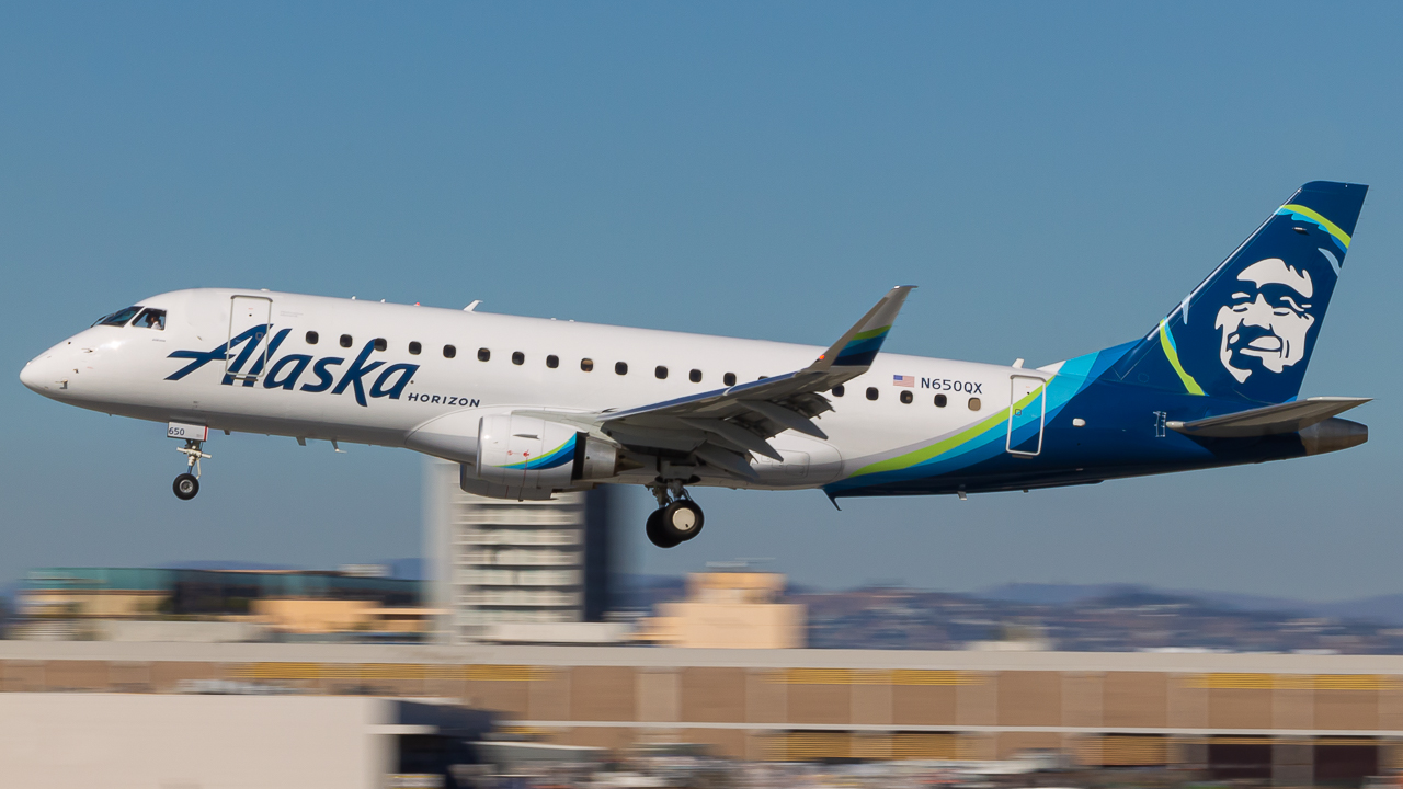 Full size: Horizon Air Embraer E175 N650QX at Los Angeles International Airport