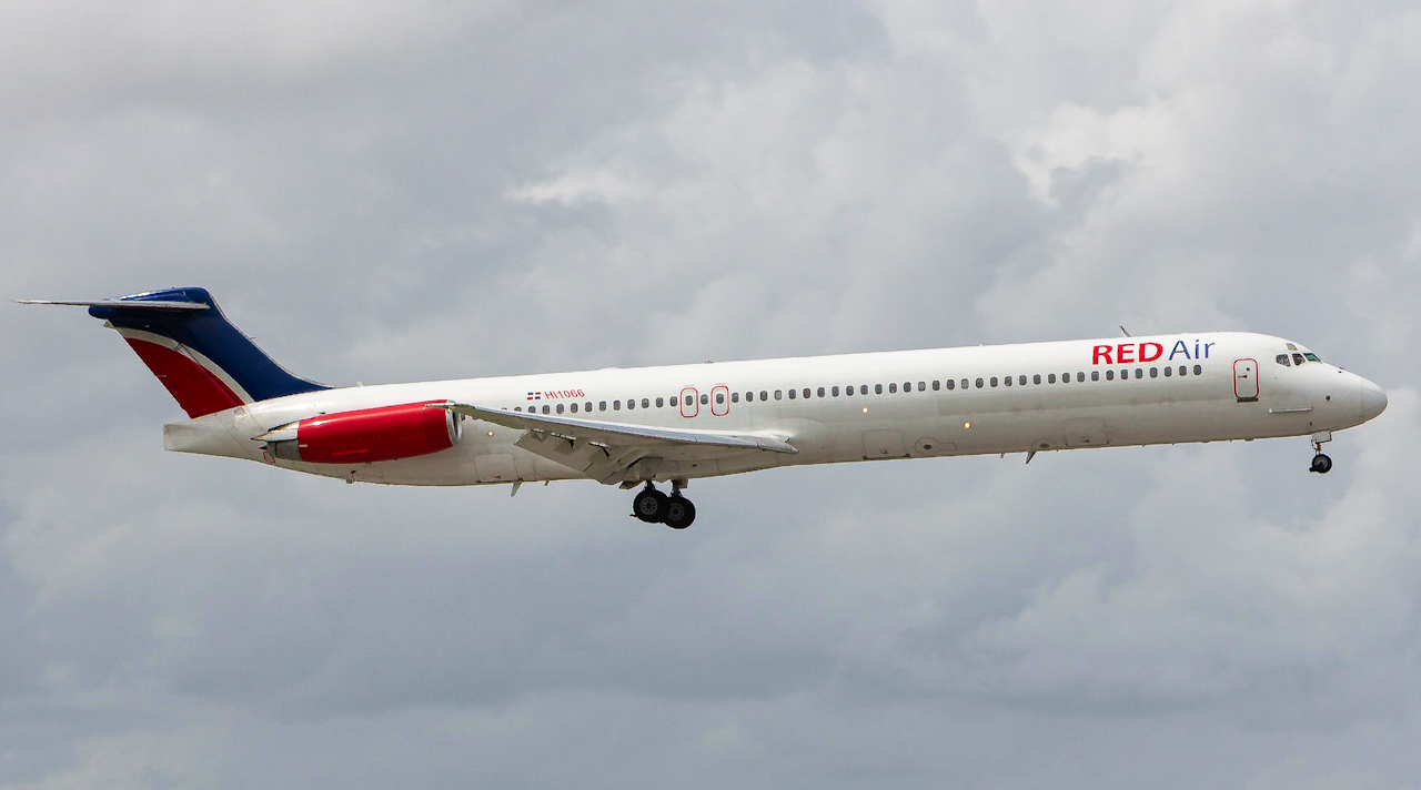 Full size: RedAir McDonnell Douglas MD-82 HI1066 at Miami International Airport