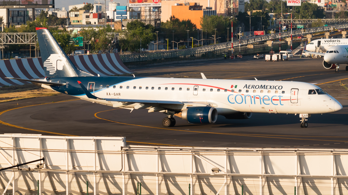Full size: Aeromexico Connect Embraer E190 XA-GAR at Mexico City International Airport
