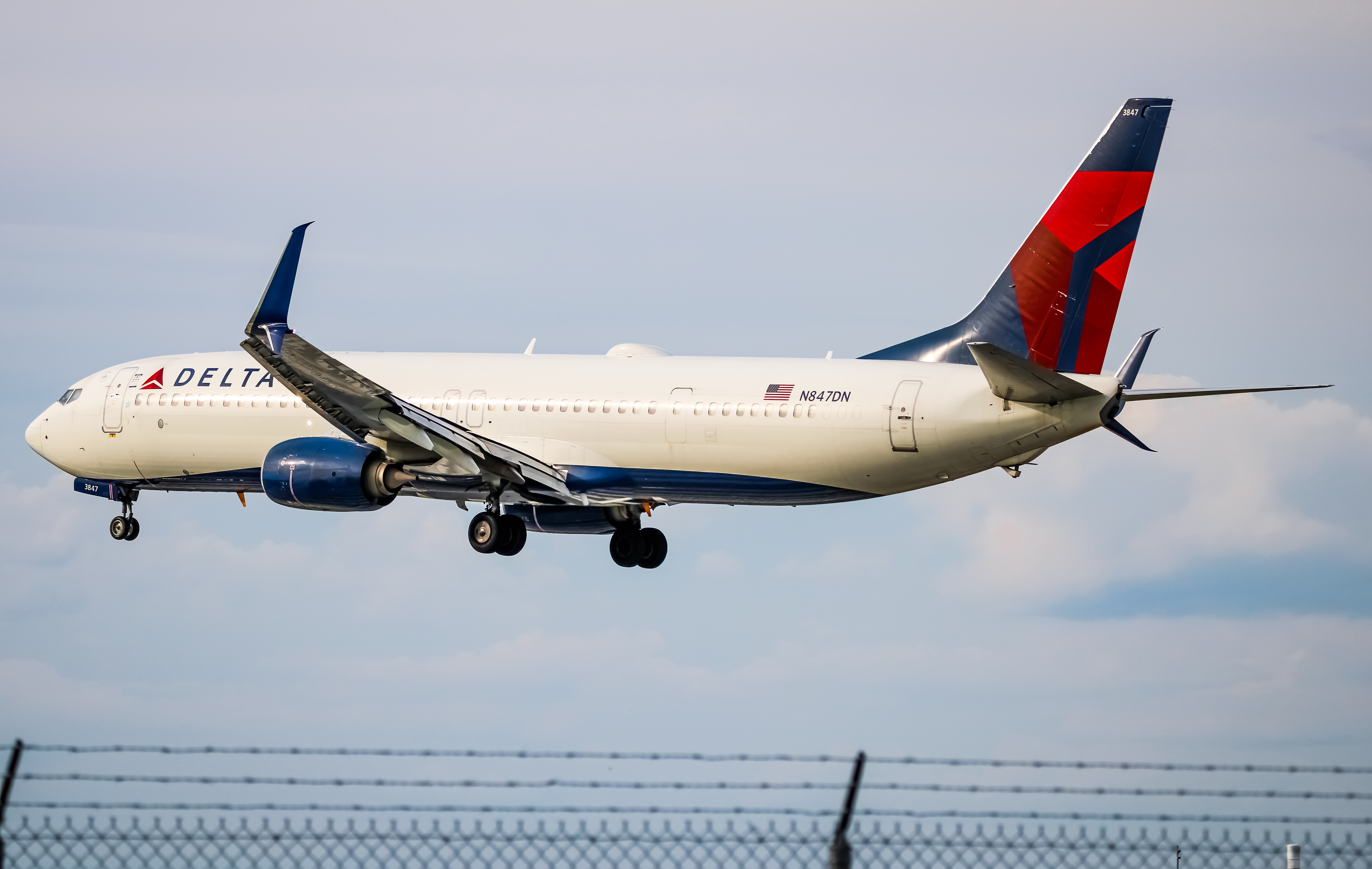 Full size: Delta Airlines Boeing 737-900ER N847DN at Baltimore/Washington International Thurgood Marshall Airport