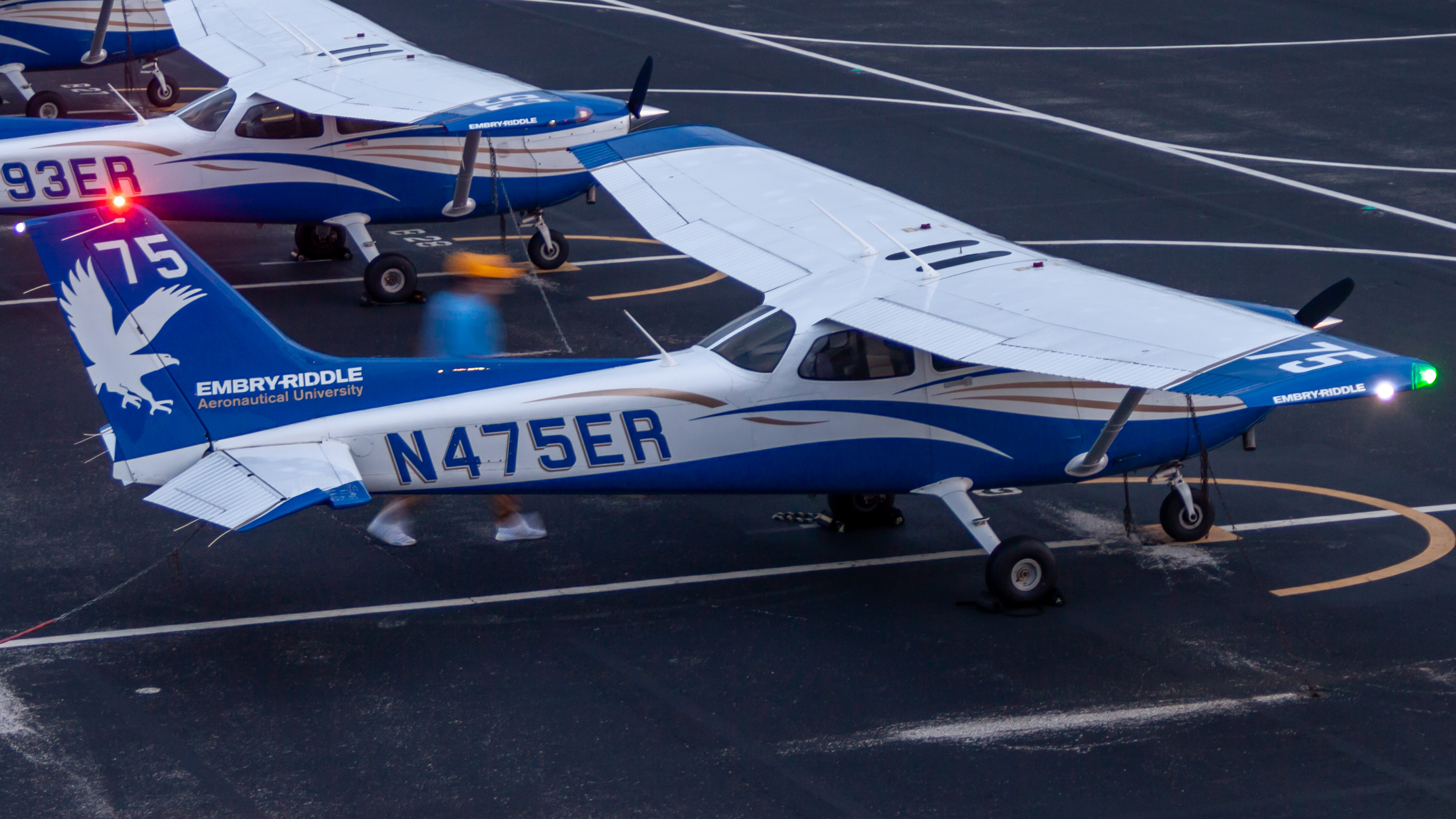 Full size: PRIVATE Cessna 172 N475ER at Daytona Beach International Airport
