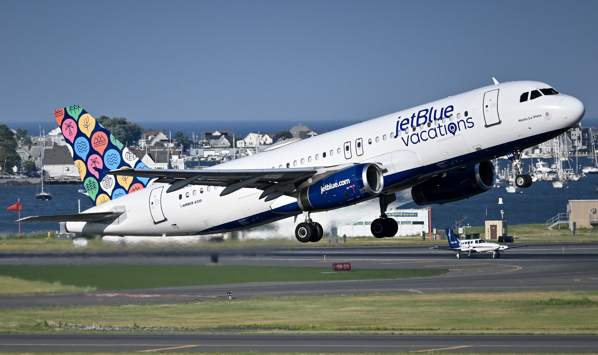 Full size: JetBlue Airways Airbus A320 N648JB at General Edward Lawrence Logan International Airport