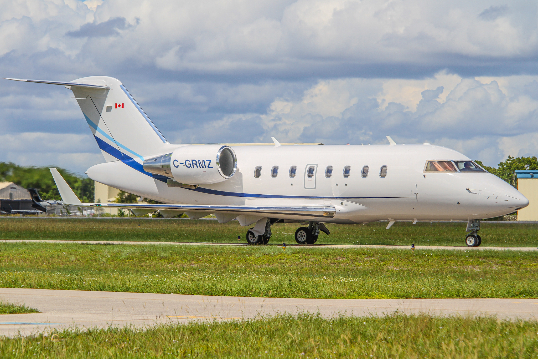 Full size: NovaJet Bombardier CL605 Challenger C-GRMZ at Fort Lauderdale Executive Airport