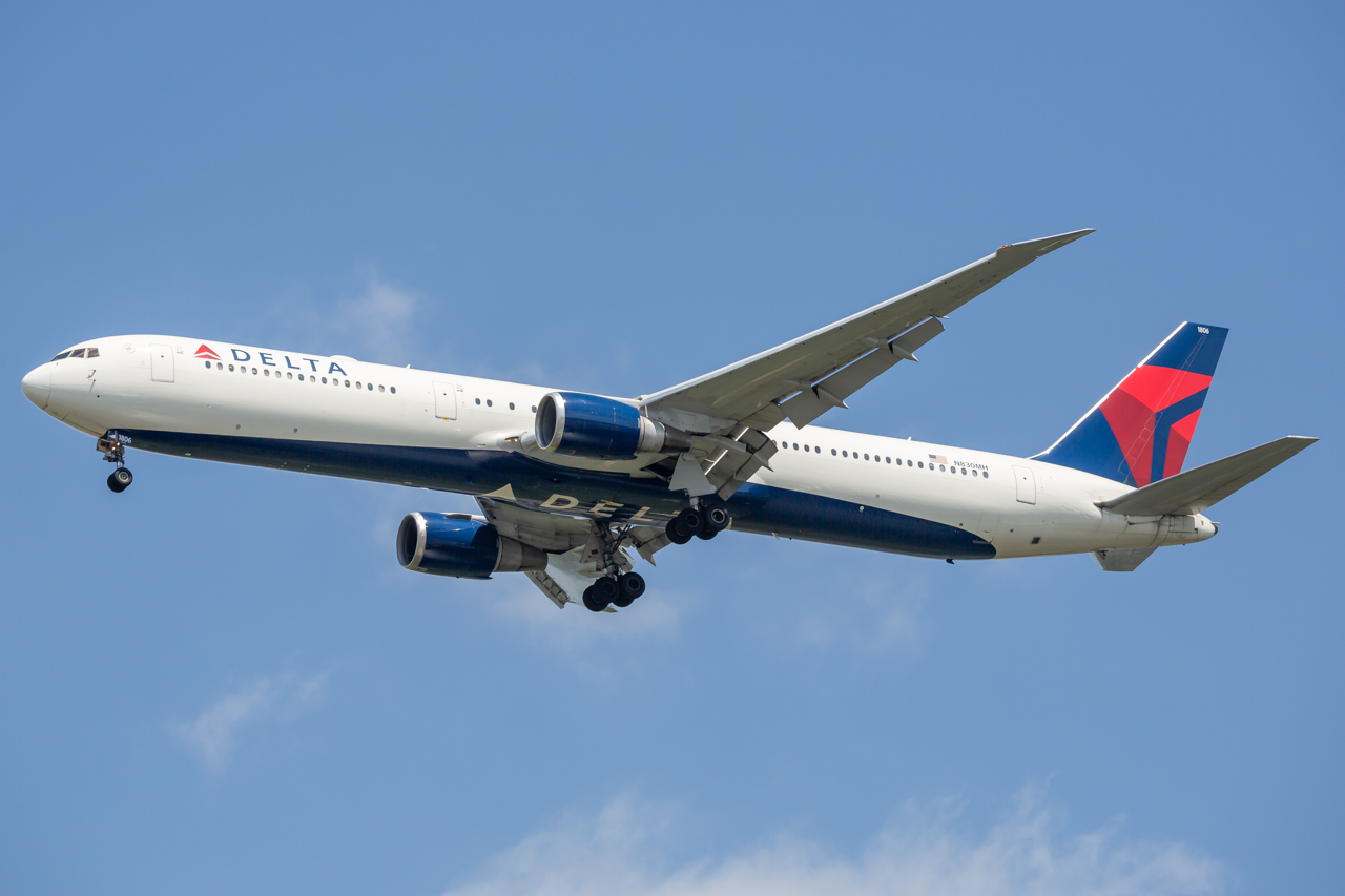Full size: Delta Airlines Boeing 767-400ER N830MH at John F. Kennedy International Airport