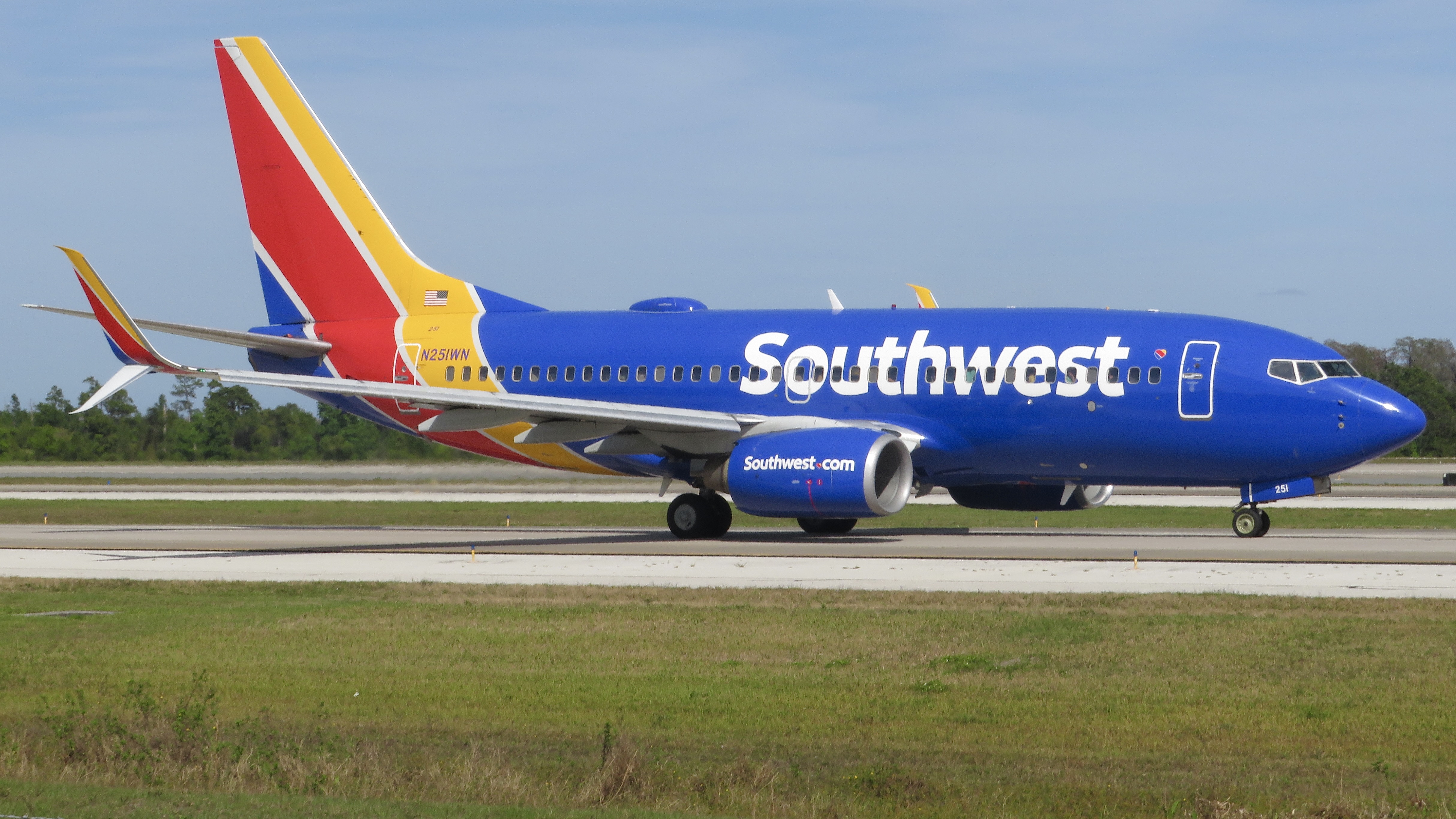 Full size: Southwest Airlines Boeing 737-700 N251WN at Orlando International Airport