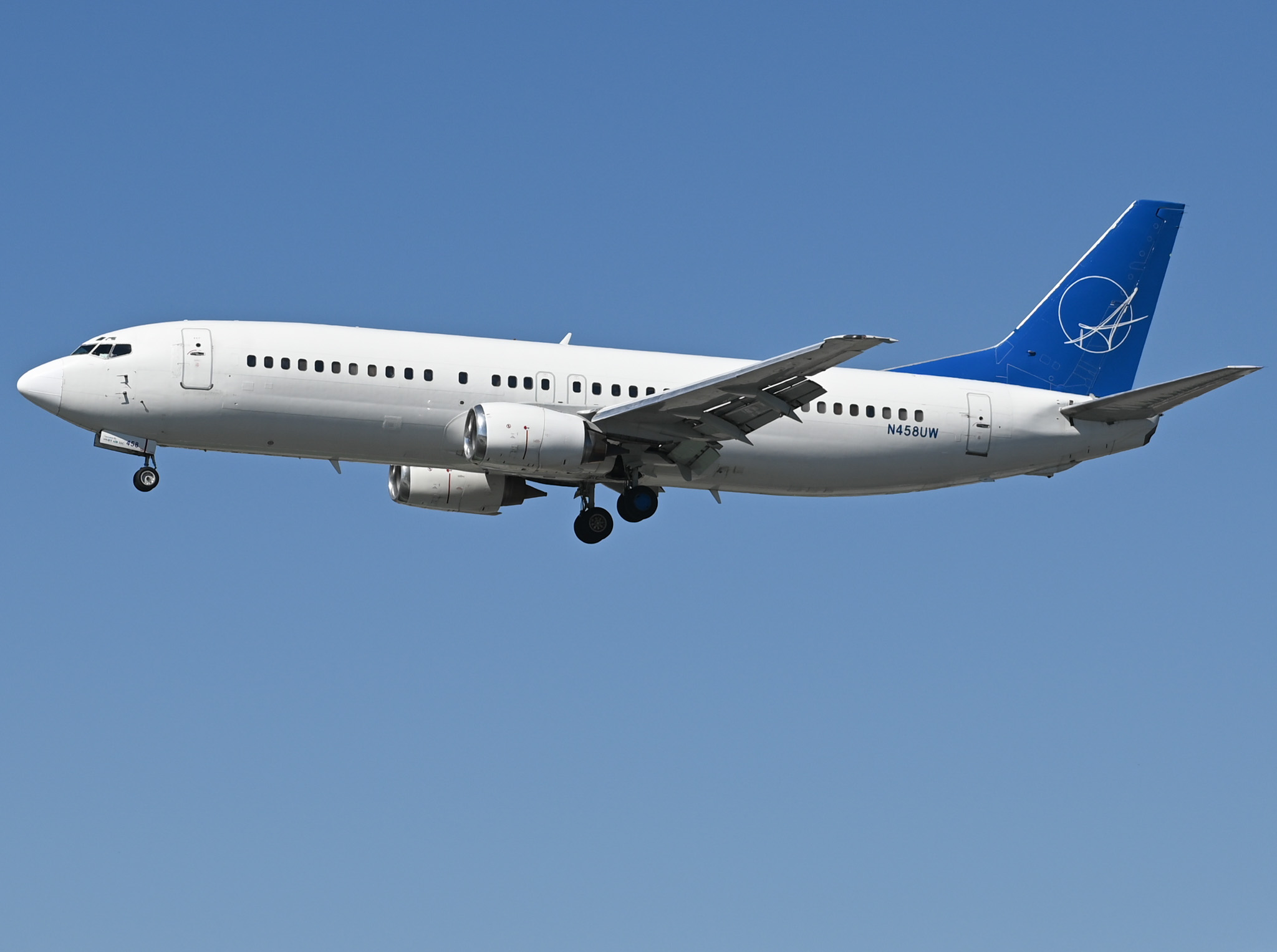 Full size: Swift Air Boeing 737-400 N458UW at San Diego International Airport