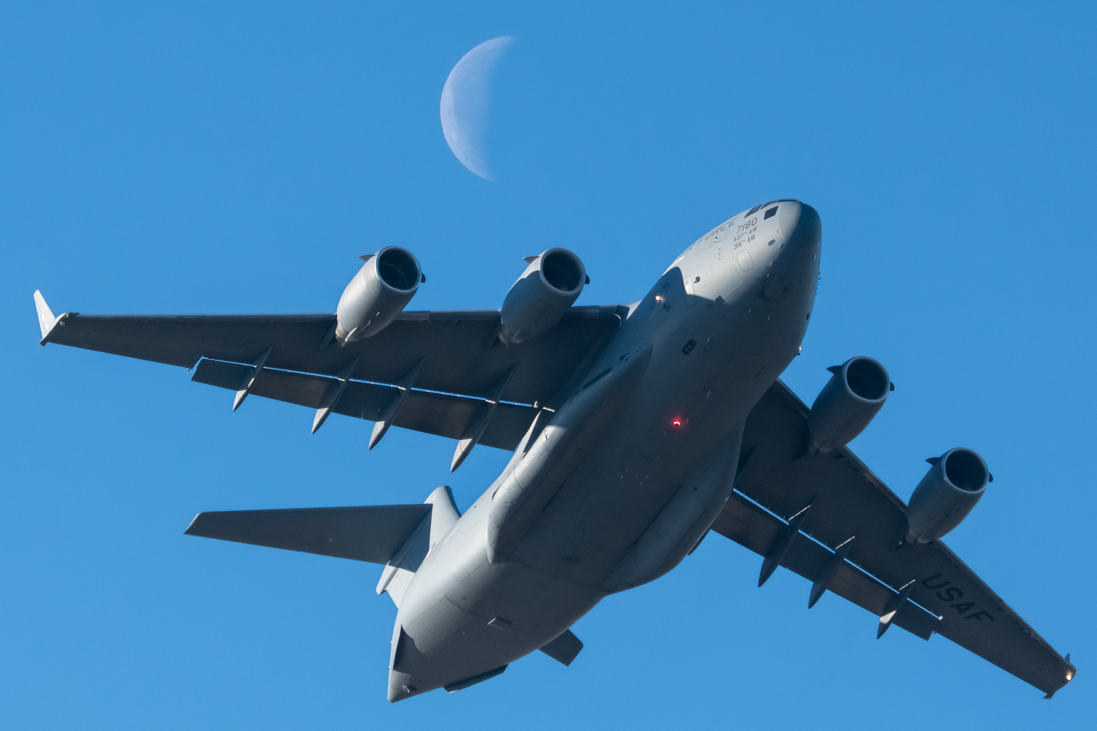 Full size: USAF - United States Air Force Boeing C-17 Globemaster III 07-7180 at Joint Base Andrews