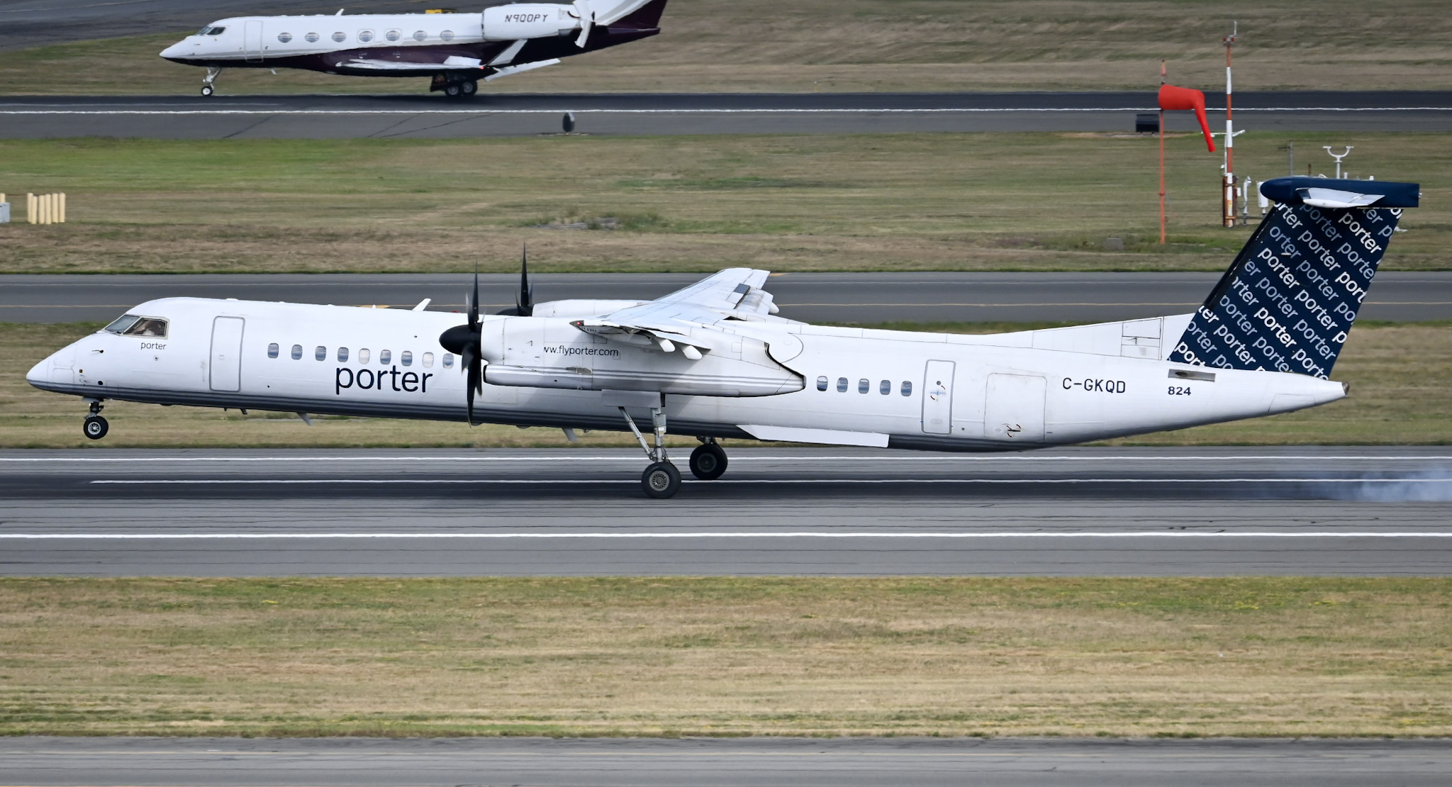 Full size: Porter Airlines Dash 8 Q400 C-GKQD at General Edward Lawrence Logan International Airport