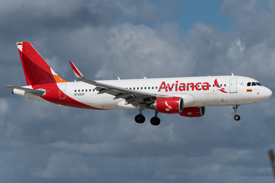 Full size: Avianca Airbus A320 N742AV at Fort Lauderdale/Hollywood International Airport