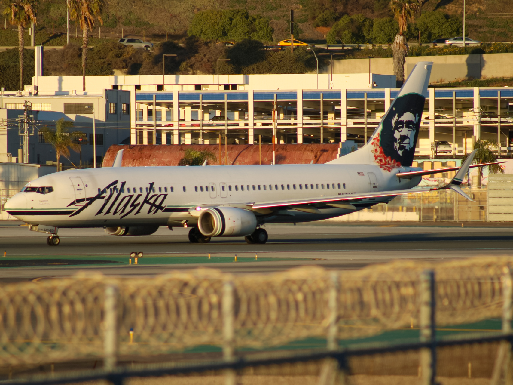 Full size: Alaska Airlines Boeing 737-800 N538AS at San Diego International Airport