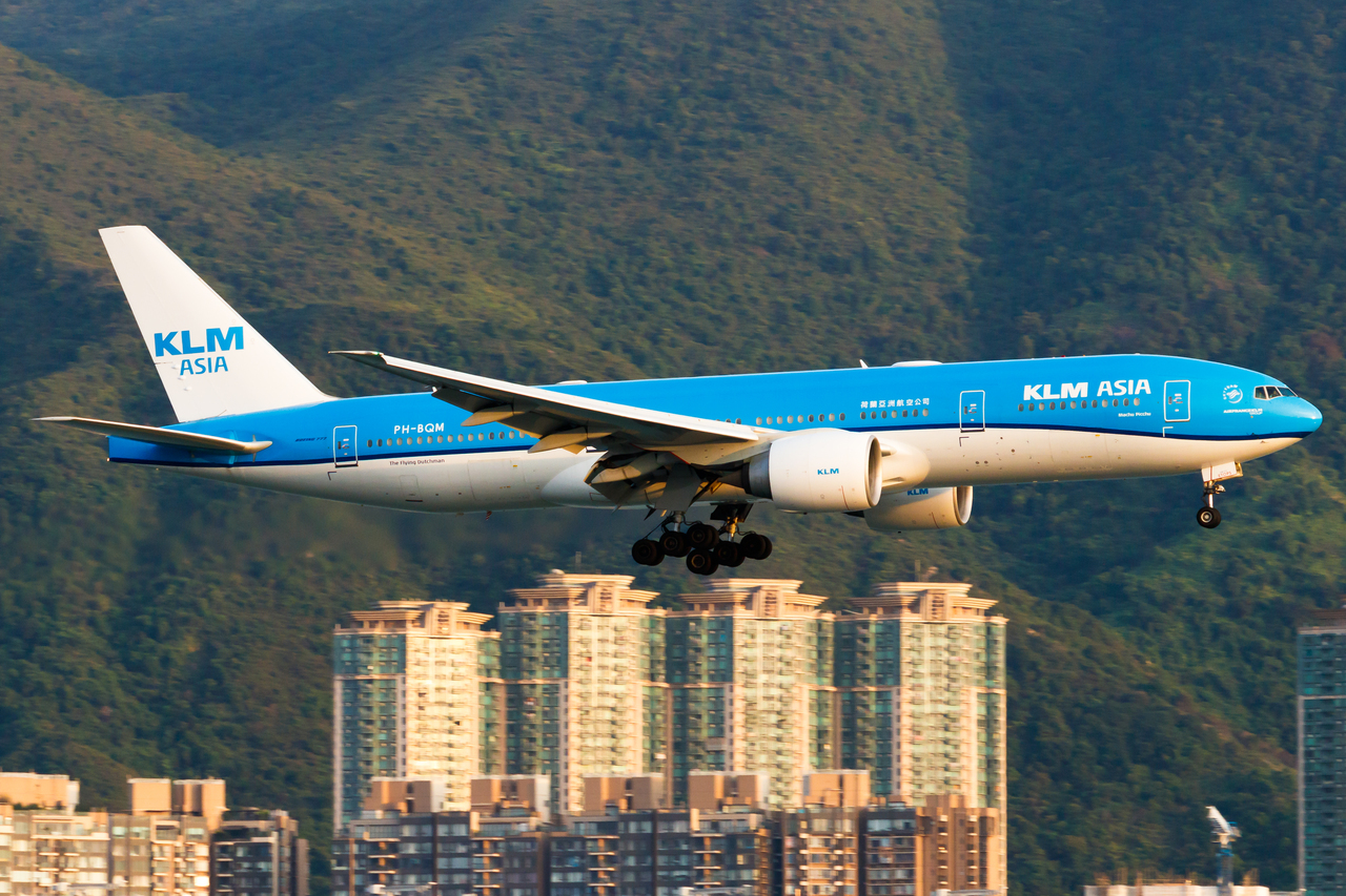 Full size: KLM Boeing 777-200ER PH-BQM at Hong Kong International Airport