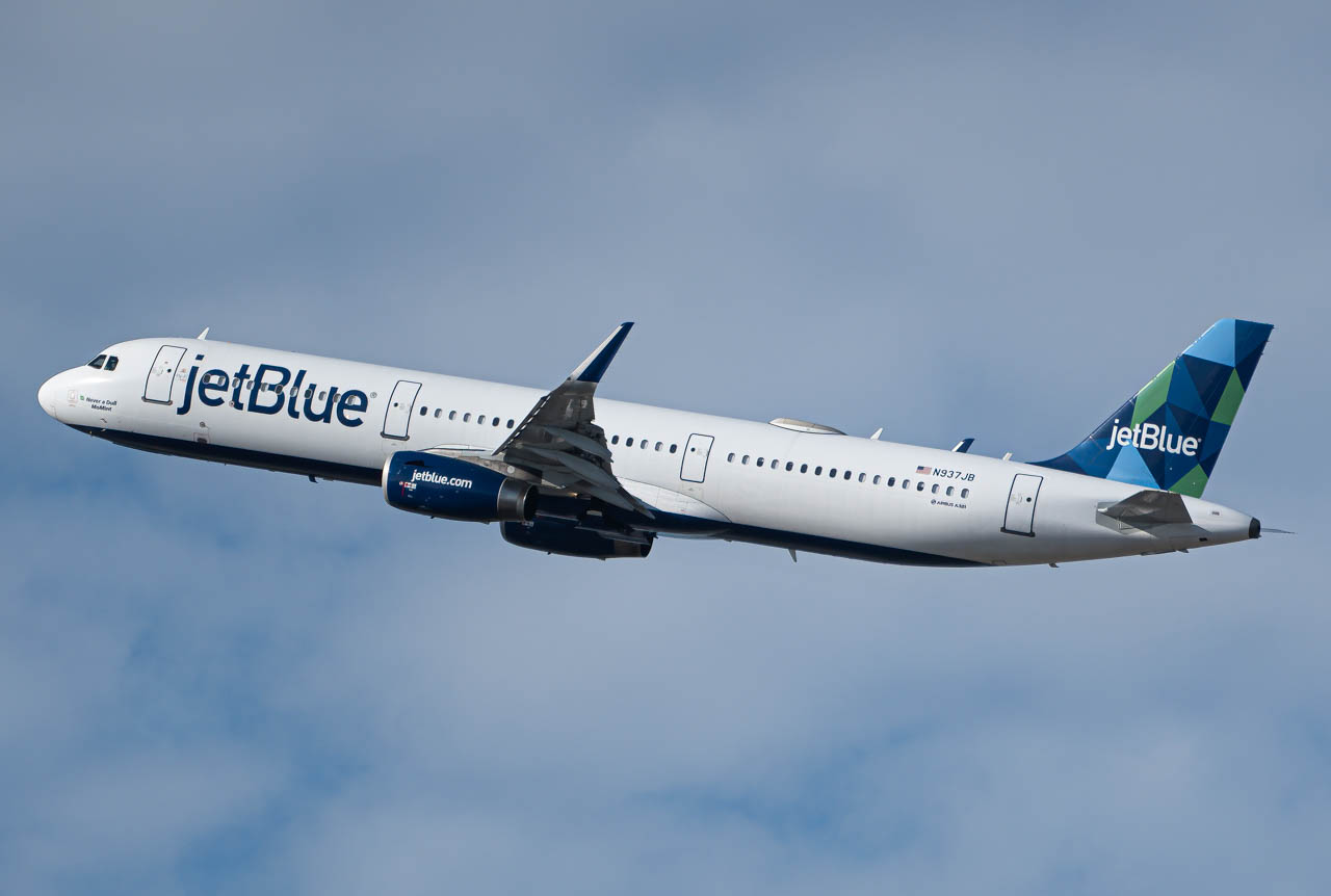 Full size: JetBlue Airways Airbus A321-200 N937JB at Newark Liberty International Airport