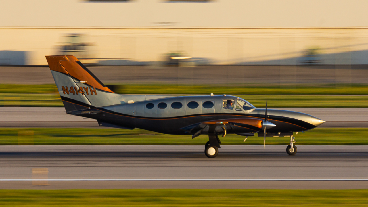 Full size: PRIVATE Cessna 414 N414YH at John Glenn Columbus International Airport