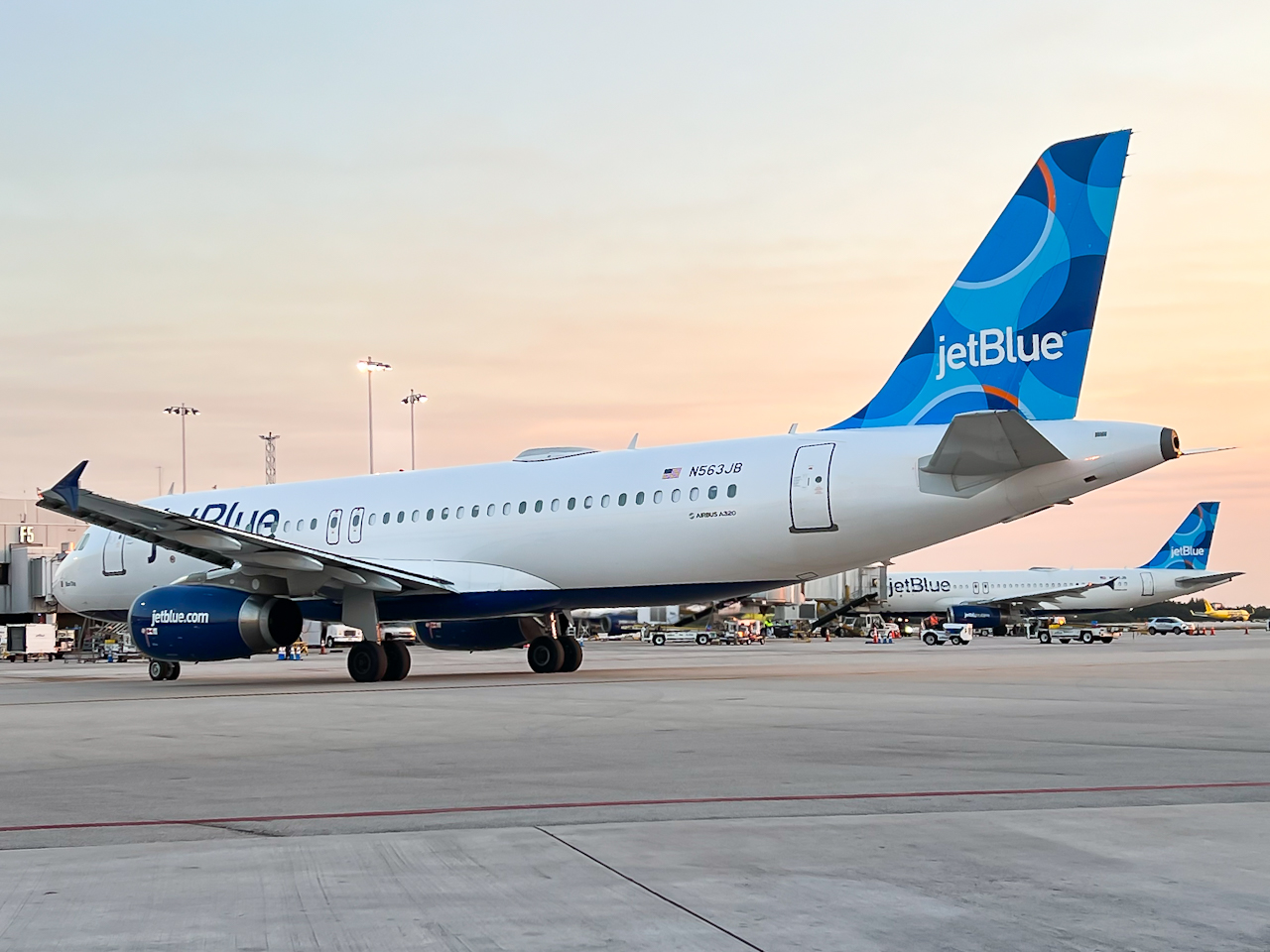 Full size: JetBlue Airways Airbus A320 N563JB at Fort Lauderdale/Hollywood International Airport