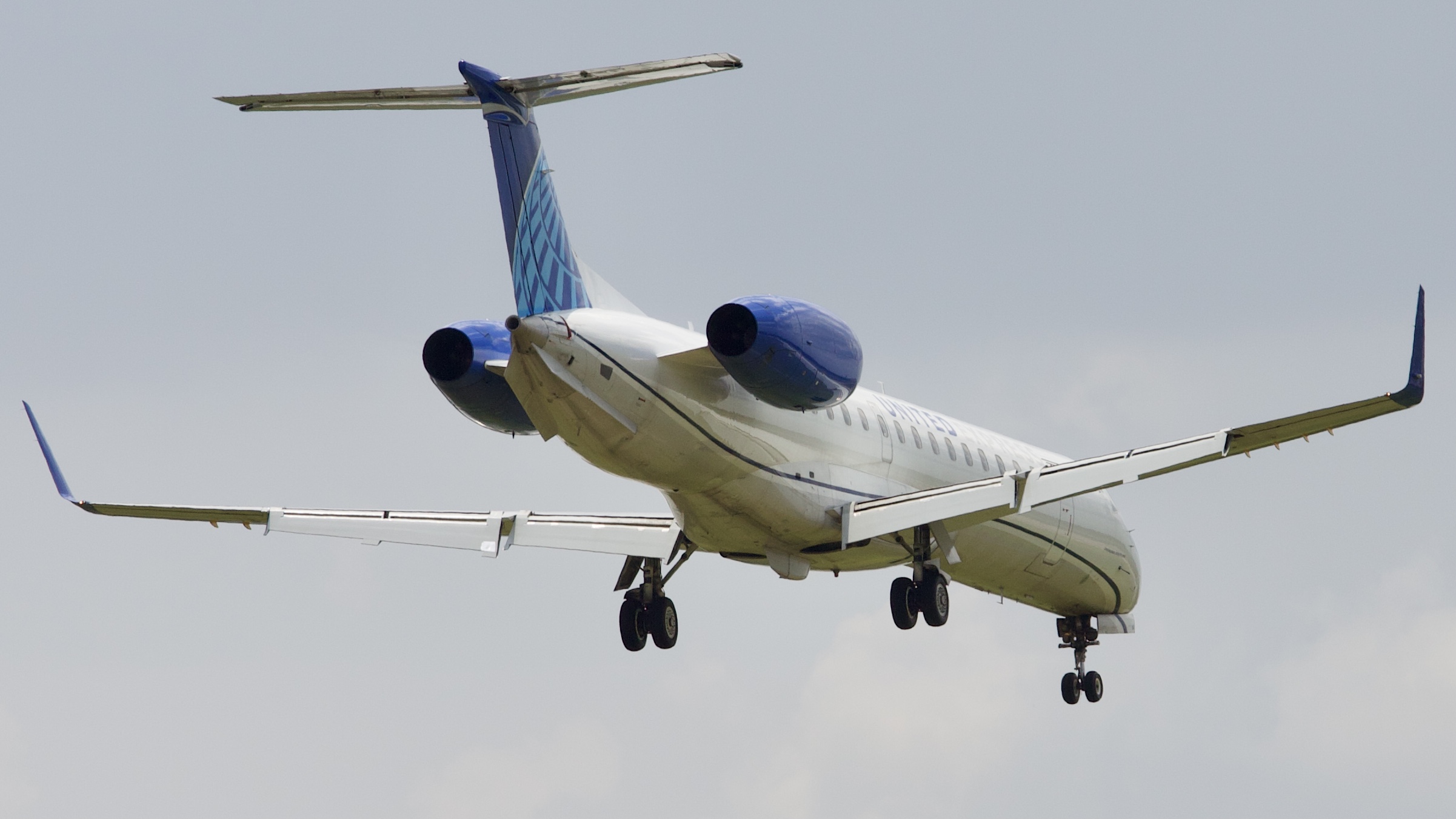 Full size: United Express Embraer ERJ145 N14186 at Houston-George Bush Intercontinental Airport