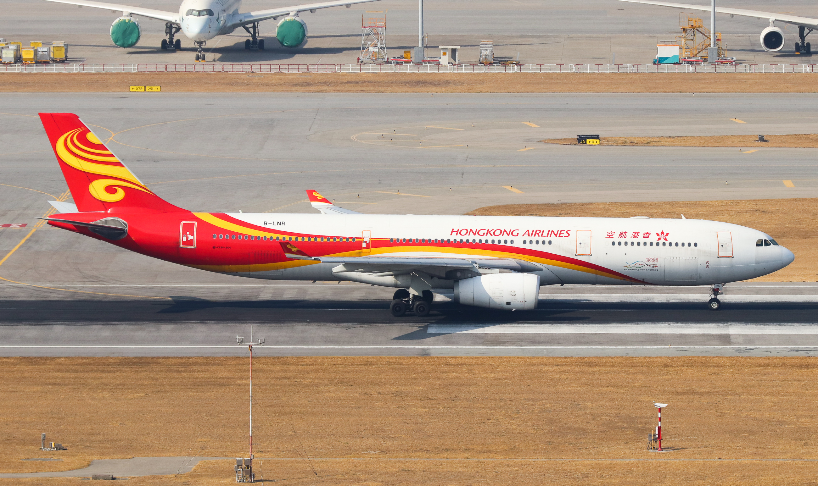 Full size: Hong Kong Airlines Airbus A330-300 B-LNR at Hong Kong International Airport