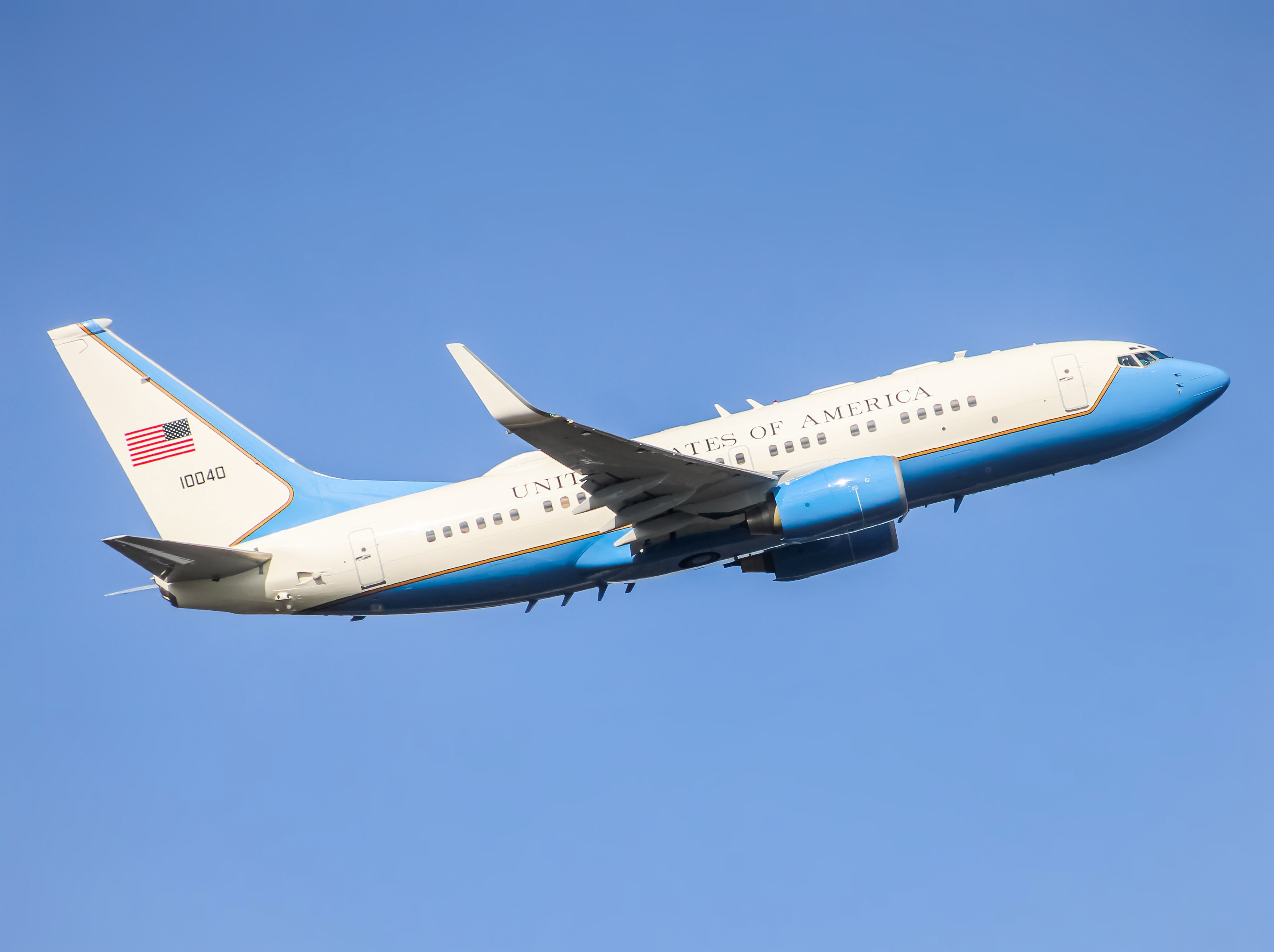 Full size: USAF - United States Air Force Boeing C-40 01-0040 at Joint Base Andrews