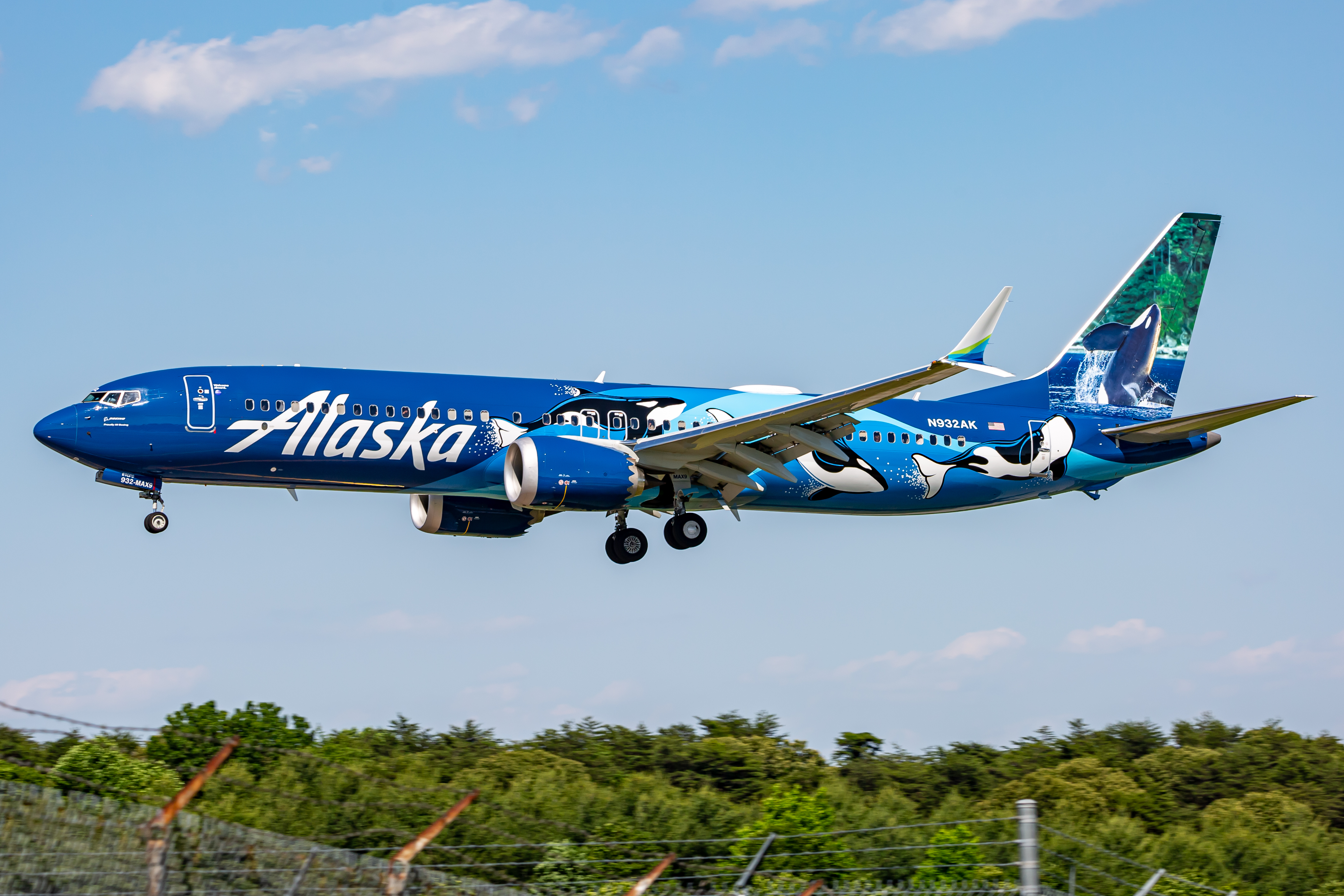 Full size: Alaska Airlines Boeing 737 MAX 9 N932AK at Baltimore/Washington International Thurgood Marshall Airport