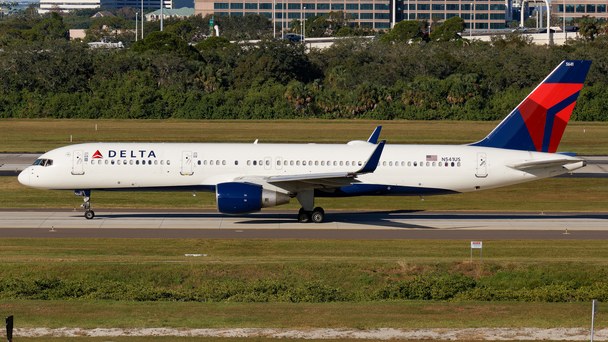 Full size: Delta Airlines Boeing 757-200 N541US at Tampa International Airport
