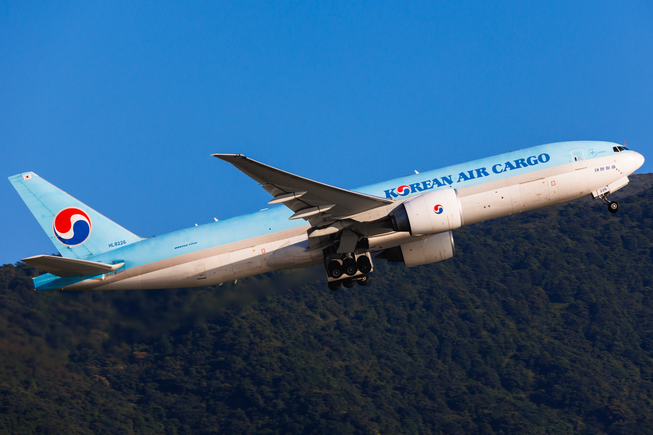 Full size: Korean Air Cargo Boeing 777-F HL8226 at Hong Kong International Airport
