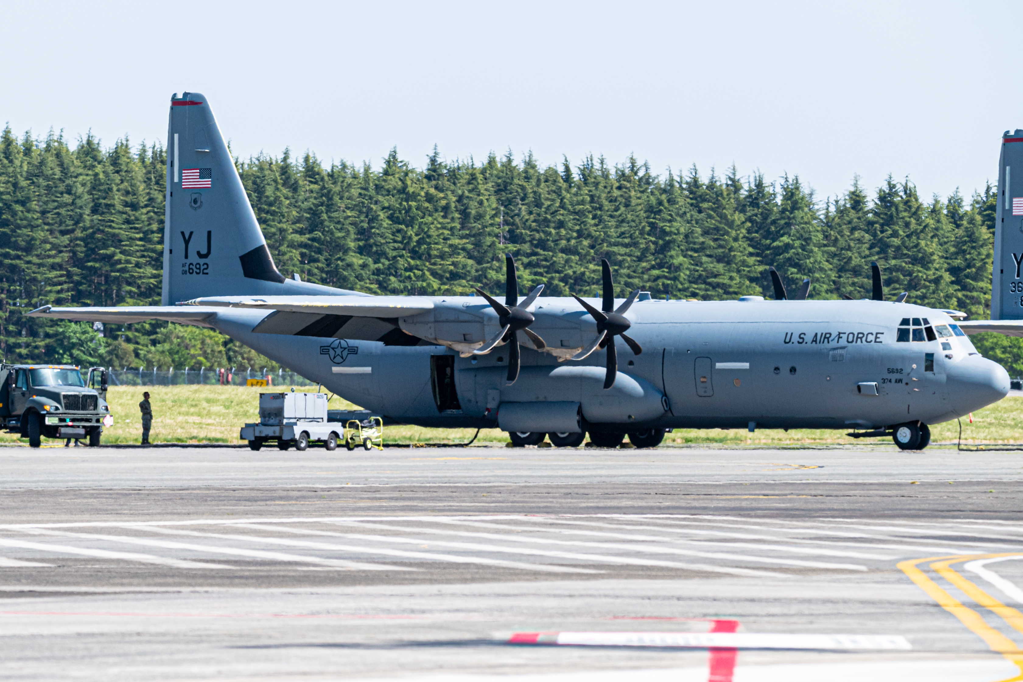 Full size: USAF - United States Air Force Lockheed C-130J Hercules 15-5692 at Yokota Air Base